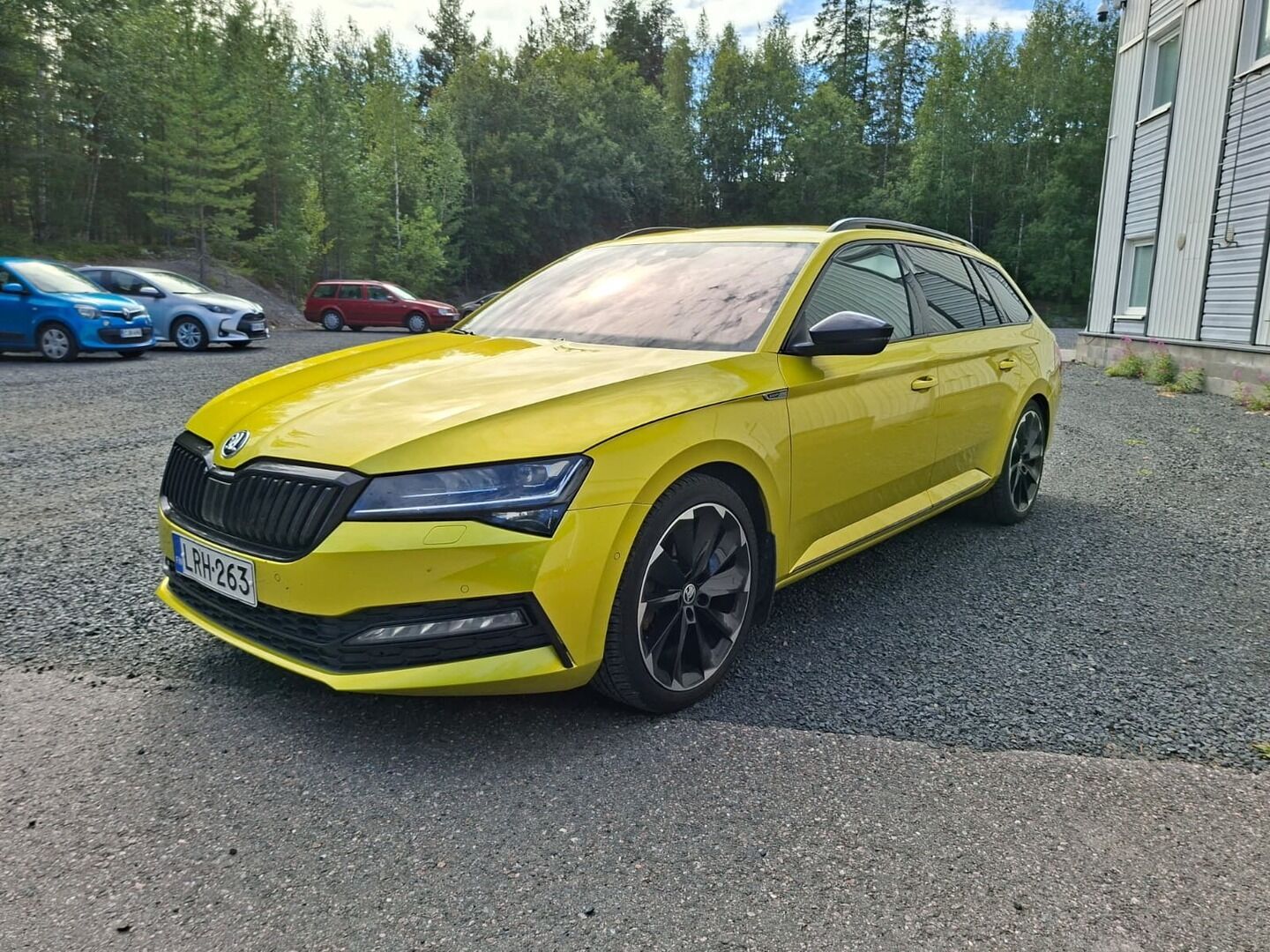 Skoda Superb 2022 Combi 2.0 TDI 200 4x4 SportLine DSG **ACC / Muistipenkki / Webasto / Koukku / Matrix LED / Canton / TULOSSA!!
