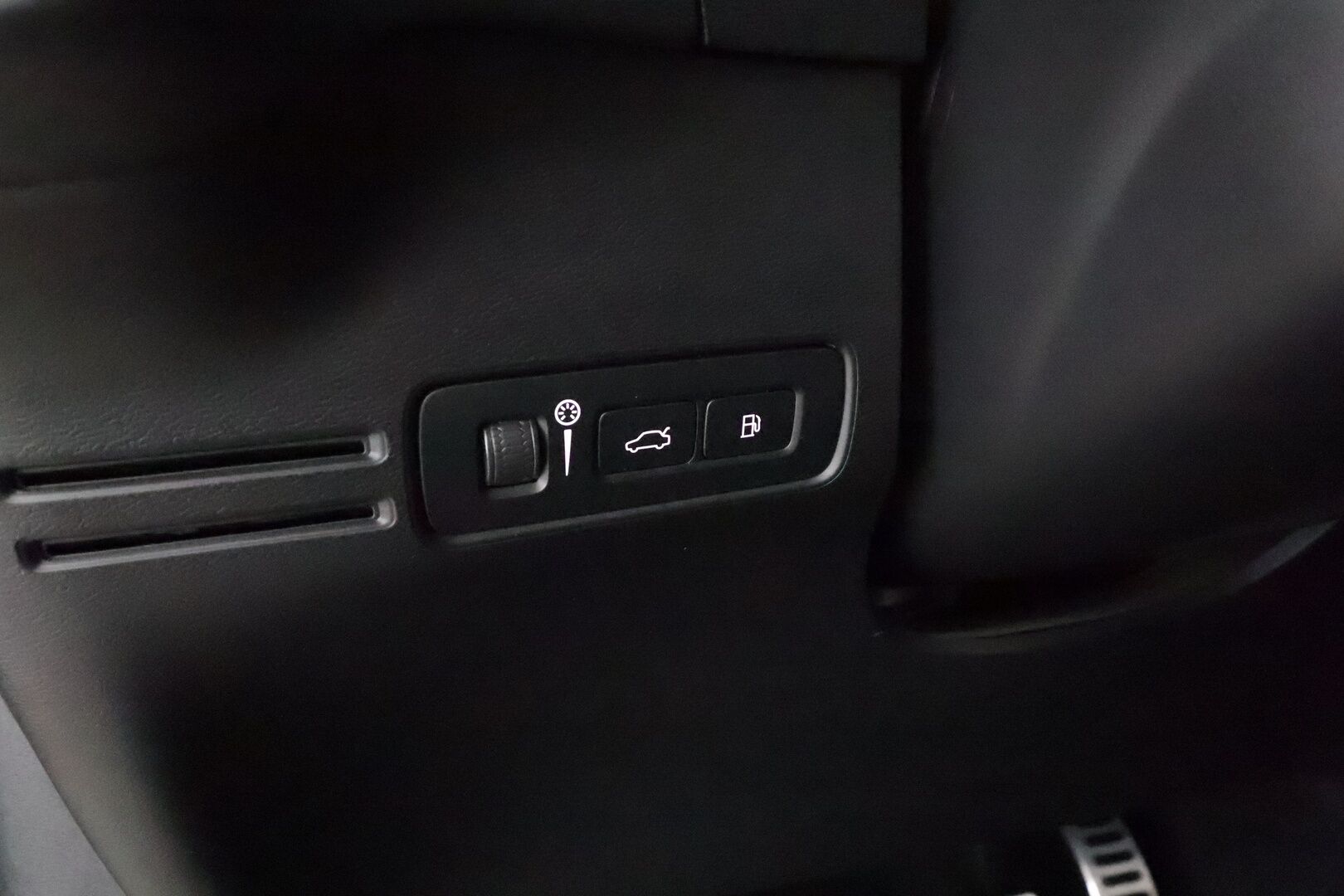 Volvo XC40 2022 T5 TwE R-Design Edition aut * ACC / 360° / Muistipenkki / Full LED / Panorama / Webasto / Koukku / Navi / Keyless * - 1.Om Suomi-auto / Kahdet renkaat aluvanteilla / Merkkihuollettu / Huippuvarusteet