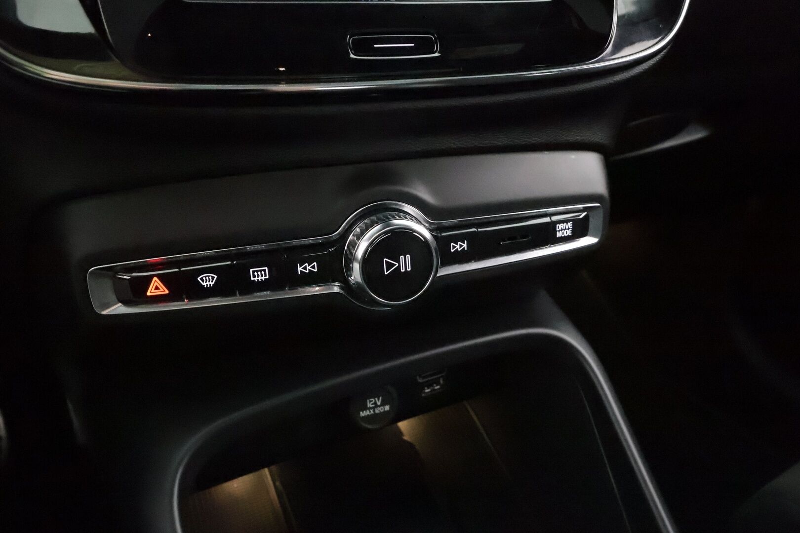 Volvo XC40 2022 T5 TwE R-Design Edition aut * ACC / 360° / Muistipenkki / Full LED / Panorama / Webasto / Koukku / Navi / Keyless * - 1.Om Suomi-auto / Kahdet renkaat aluvanteilla / Merkkihuollettu / Huippuvarusteet