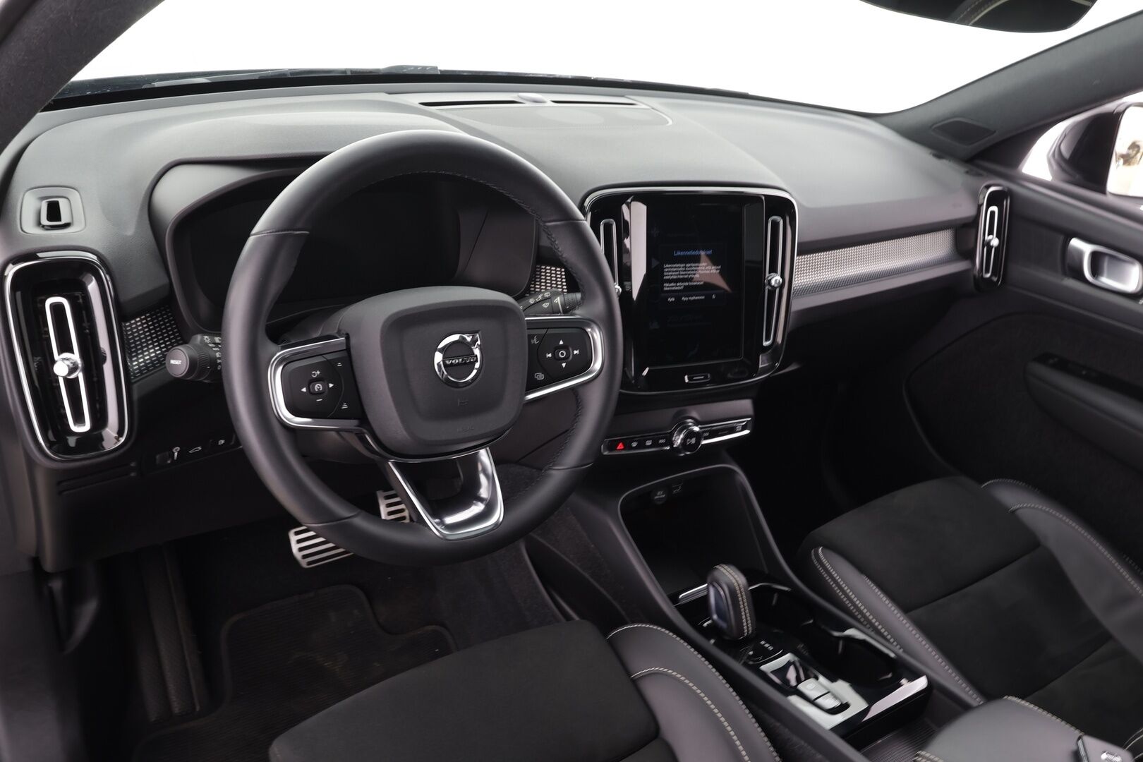 Volvo XC40 2022 T5 TwE R-Design Edition aut * ACC / 360° / Muistipenkki / Full LED / Panorama / Webasto / Koukku / Navi / Keyless * - 1.Om Suomi-auto / Kahdet renkaat aluvanteilla / Merkkihuollettu / Huippuvarusteet