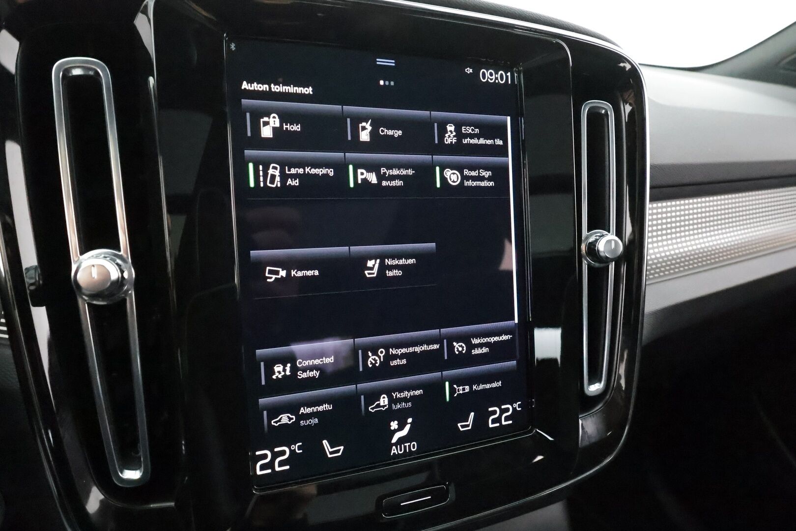 Volvo XC40 2022 T5 TwE R-Design Edition aut * ACC / 360° / Muistipenkki / Full LED / Panorama / Webasto / Koukku / Navi / Keyless * - 1.Om Suomi-auto / Kahdet renkaat aluvanteilla / Merkkihuollettu / Huippuvarusteet