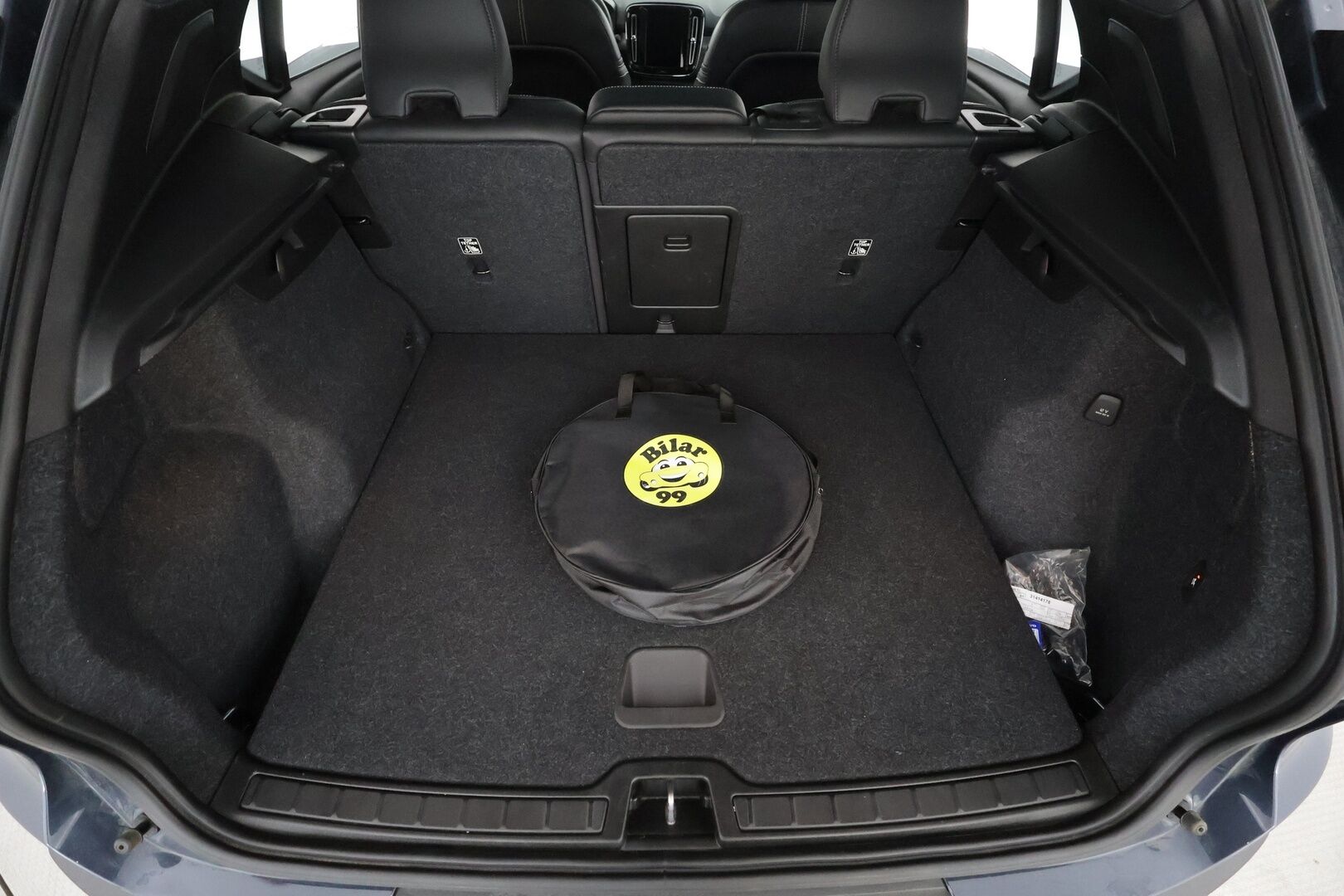 Volvo XC40 2022 T5 TwE R-Design Edition aut * ACC / 360° / Muistipenkki / Full LED / Panorama / Webasto / Koukku / Navi / Keyless * - 1.Om Suomi-auto / Kahdet renkaat aluvanteilla / Merkkihuollettu / Huippuvarusteet