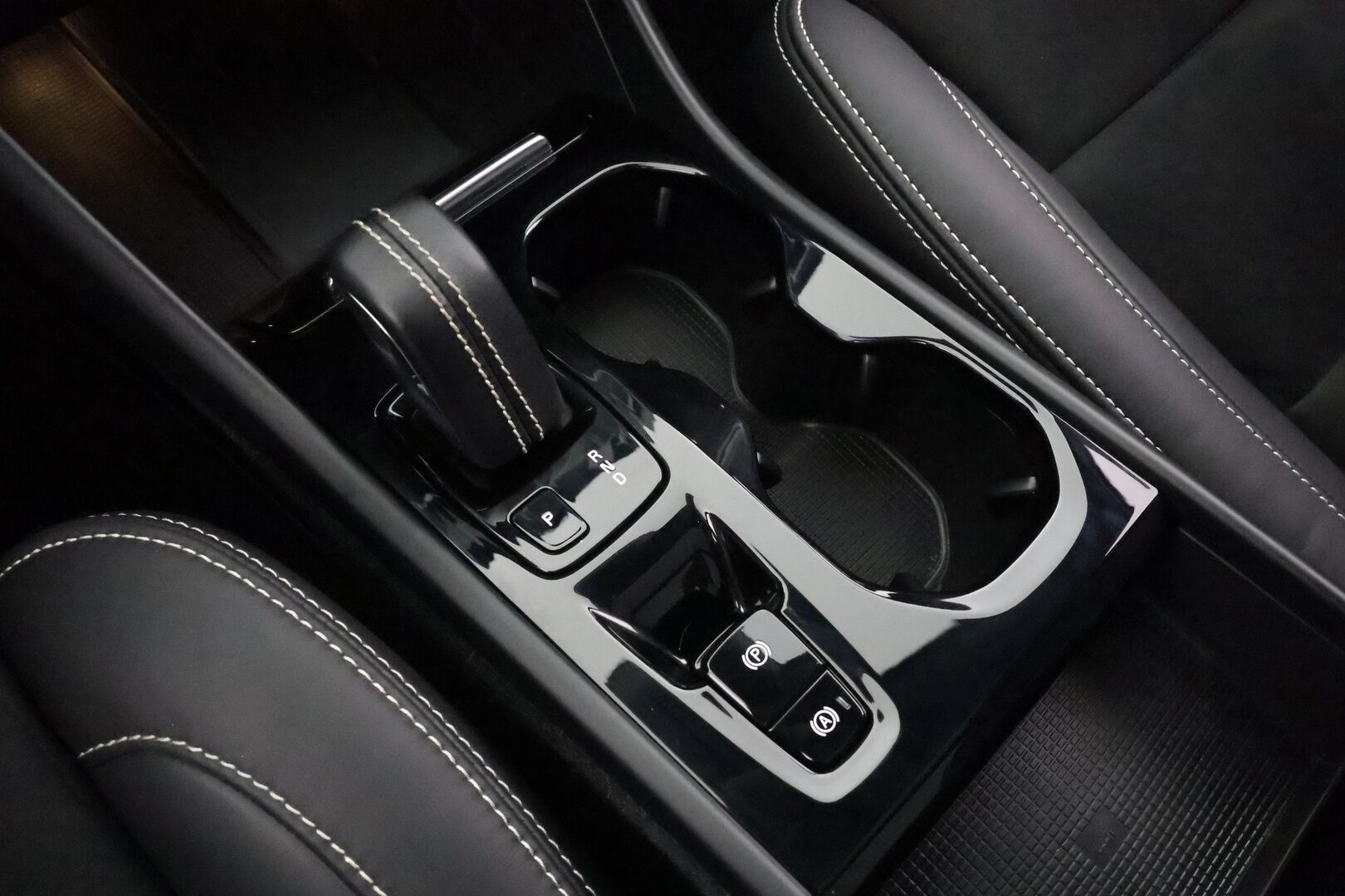 Volvo XC40 2022 T5 TwE R-Design Edition aut * ACC / 360° / Muistipenkki / Full LED / Panorama / Webasto / Koukku / Navi / Keyless * - 1.Om Suomi-auto / Kahdet renkaat aluvanteilla / Merkkihuollettu / Huippuvarusteet