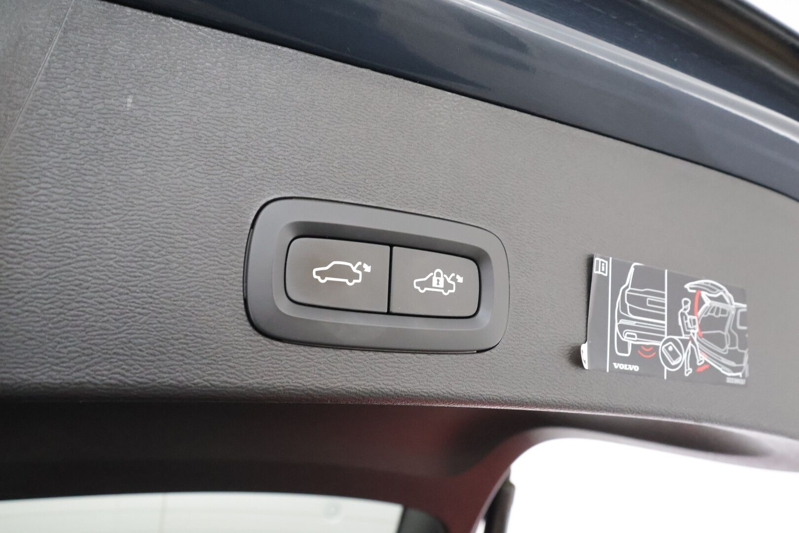 Volvo XC40 2022 T5 TwE R-Design Edition aut * ACC / 360° / Muistipenkki / Full LED / Panorama / Webasto / Koukku / Navi / Keyless * - 1.Om Suomi-auto / Kahdet renkaat aluvanteilla / Merkkihuollettu / Huippuvarusteet