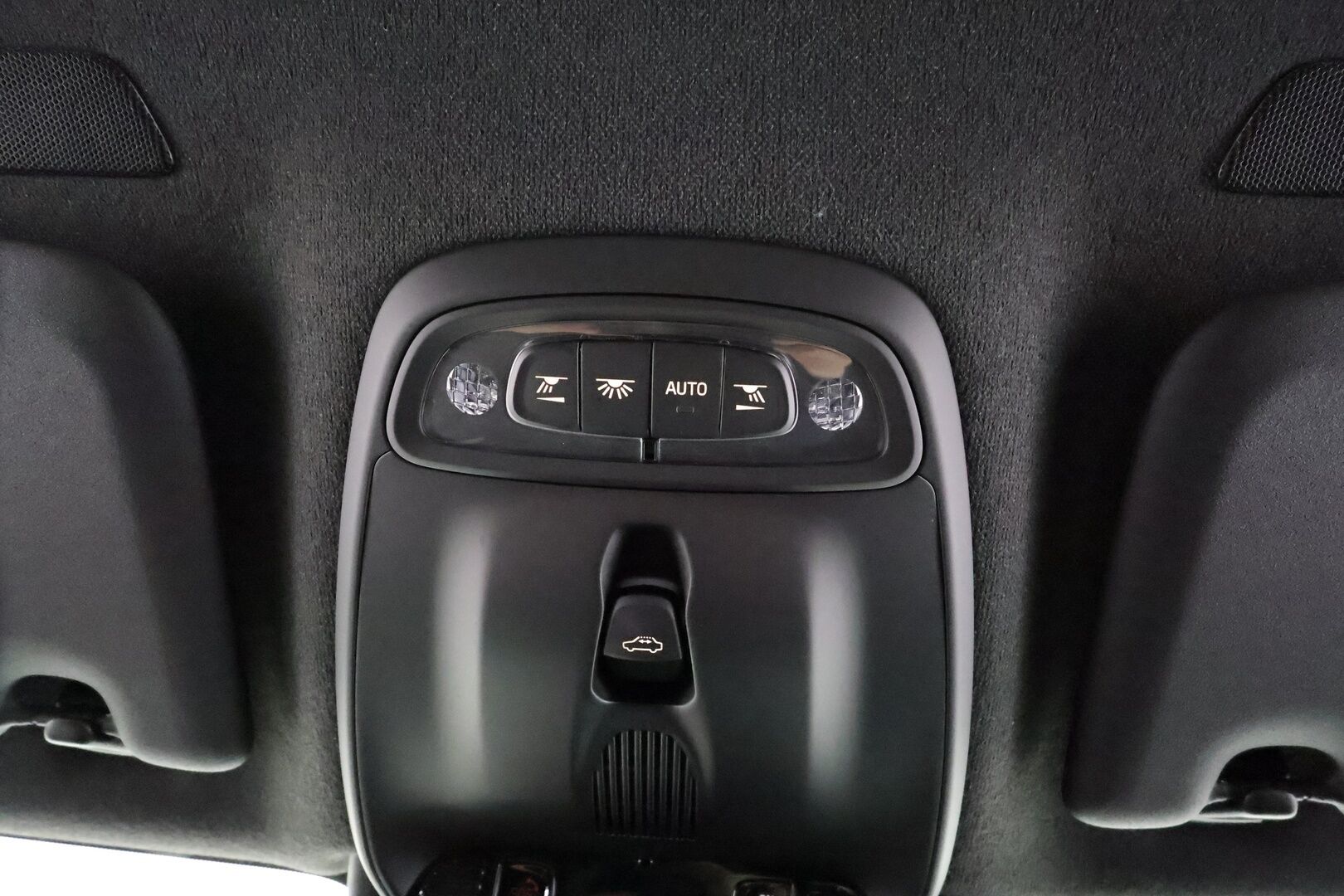 Volvo XC40 2022 T5 TwE R-Design Edition aut * ACC / 360° / Muistipenkki / Full LED / Panorama / Webasto / Koukku / Navi / Keyless * - 1.Om Suomi-auto / Kahdet renkaat aluvanteilla / Merkkihuollettu / Huippuvarusteet