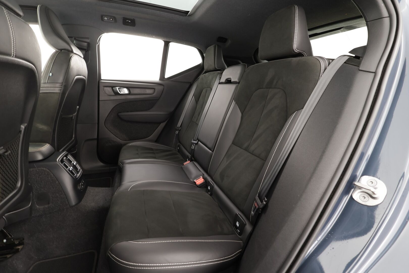 Volvo XC40 2022 T5 TwE R-Design Edition aut * ACC / 360° / Muistipenkki / Full LED / Panorama / Webasto / Koukku / Navi / Keyless * - 1.Om Suomi-auto / Kahdet renkaat aluvanteilla / Merkkihuollettu / Huippuvarusteet