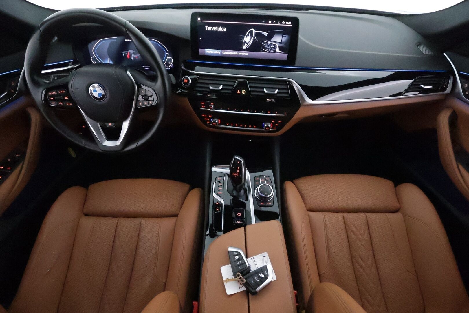 BMW 530 2022 G30 xDrive A Charged Edition **Adapt.vakkari / Ruskeat nahat / P.kamera / Comfort Access / Hifit / Navi** - 3,99 % KORKOTARJOUS TÄHÄN AUTOON 31.8. ASTI! - 1.Om Suomi-auto / Merkkihuollettu / Kahdet renkaat aluvanteilla / Digimittaristo**