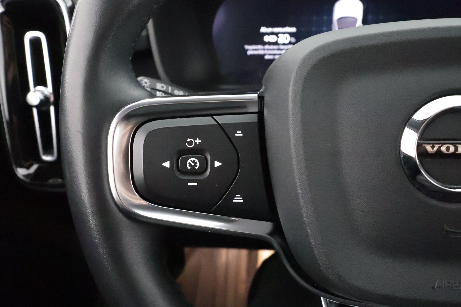 Volvo C40 2022 Recharge Twin Launch Edition aut * ACC / ILP / H&K / Lasikatto / Muistipenkki / Pixel LED / Koukku / 360° / BLIS / Navi / Keyless * - 1.Om Suomi-auto / Kahdet renkaat aluvanteilla / Huippuvarusteet - HULLUT AVAJAISHULINAT KORKOTARJOUS 3,29 %