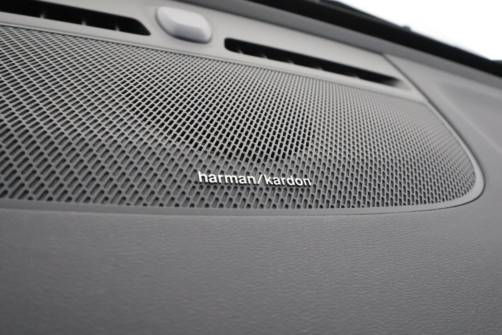 Volvo C40 2022 Recharge Twin Launch Edition aut * ACC / ILP / H&K / Lasikatto / Muistipenkki / Pixel LED / Koukku / 360° / BLIS / Navi / Keyless * - 1.Om Suomi-auto / Kahdet renkaat aluvanteilla / Huippuvarusteet - HULLUT AVAJAISHULINAT KORKOTARJOUS 3,29 %