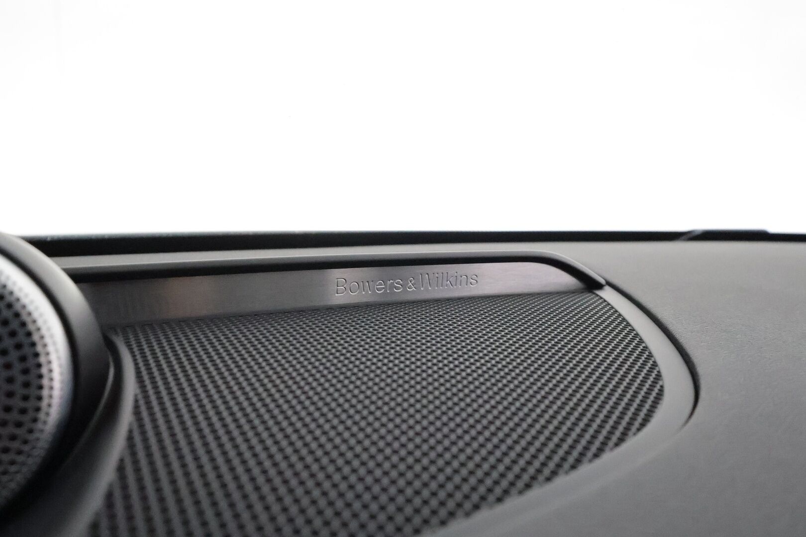 Volvo V60 2019 D4 Momentum aut *ACC / B&W / P.kamera / Full LED / Muistipenkit / Panorama / Navi / Vaaleat nahat* - Kahdet renkaat aluvanteilla