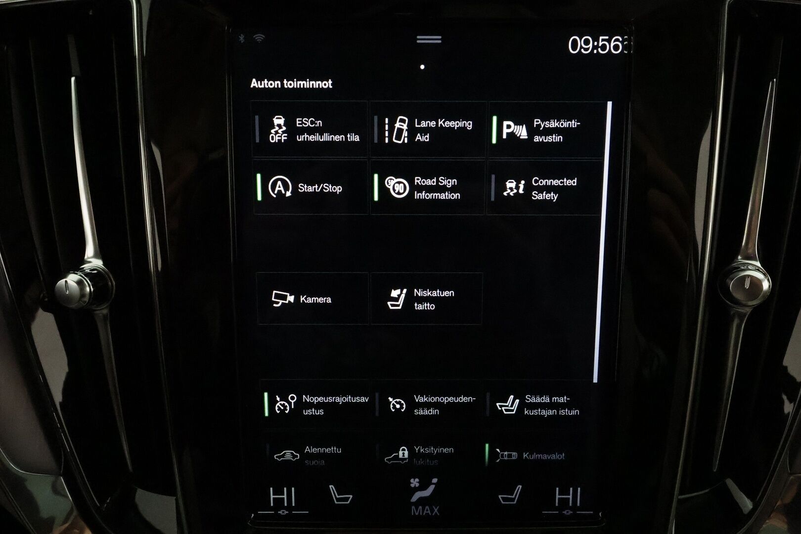 Volvo V60 2019 D4 Momentum aut *ACC / B&W / P.kamera / Full LED / Muistipenkit / Panorama / Navi / Vaaleat nahat* - Kahdet renkaat aluvanteilla