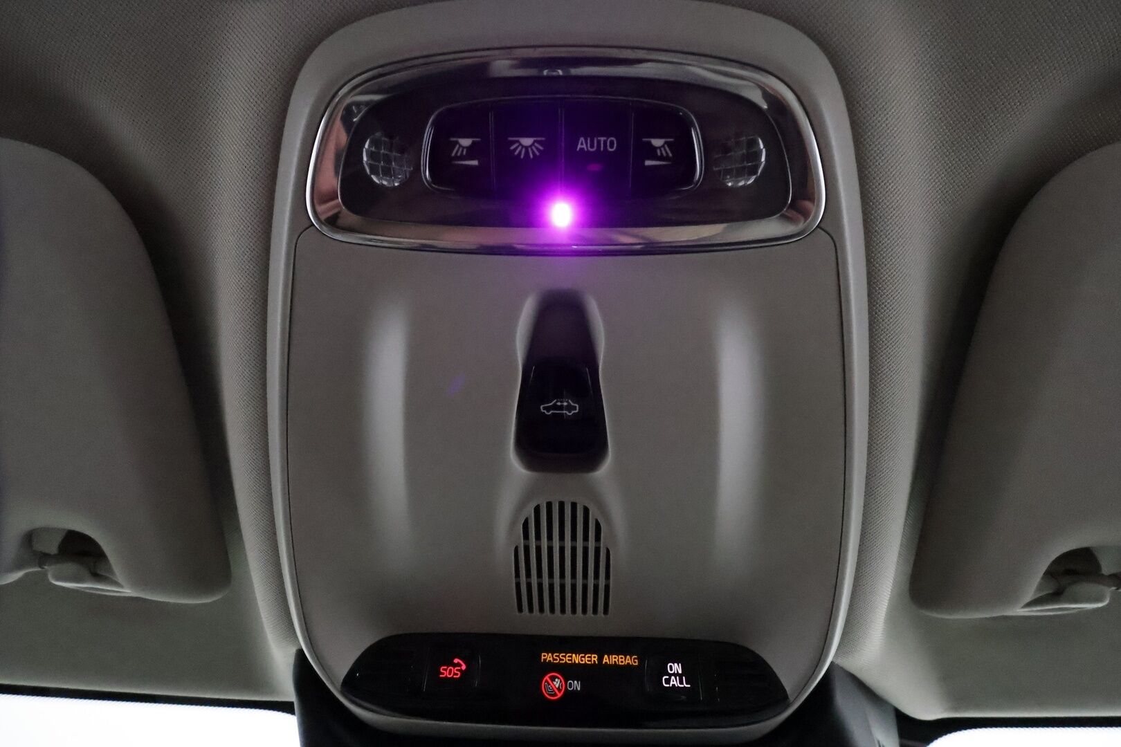 Volvo V60 2019 D4 Momentum aut *ACC / B&W / P.kamera / Full LED / Muistipenkit / Panorama / Navi / Vaaleat nahat* - Kahdet renkaat aluvanteilla
