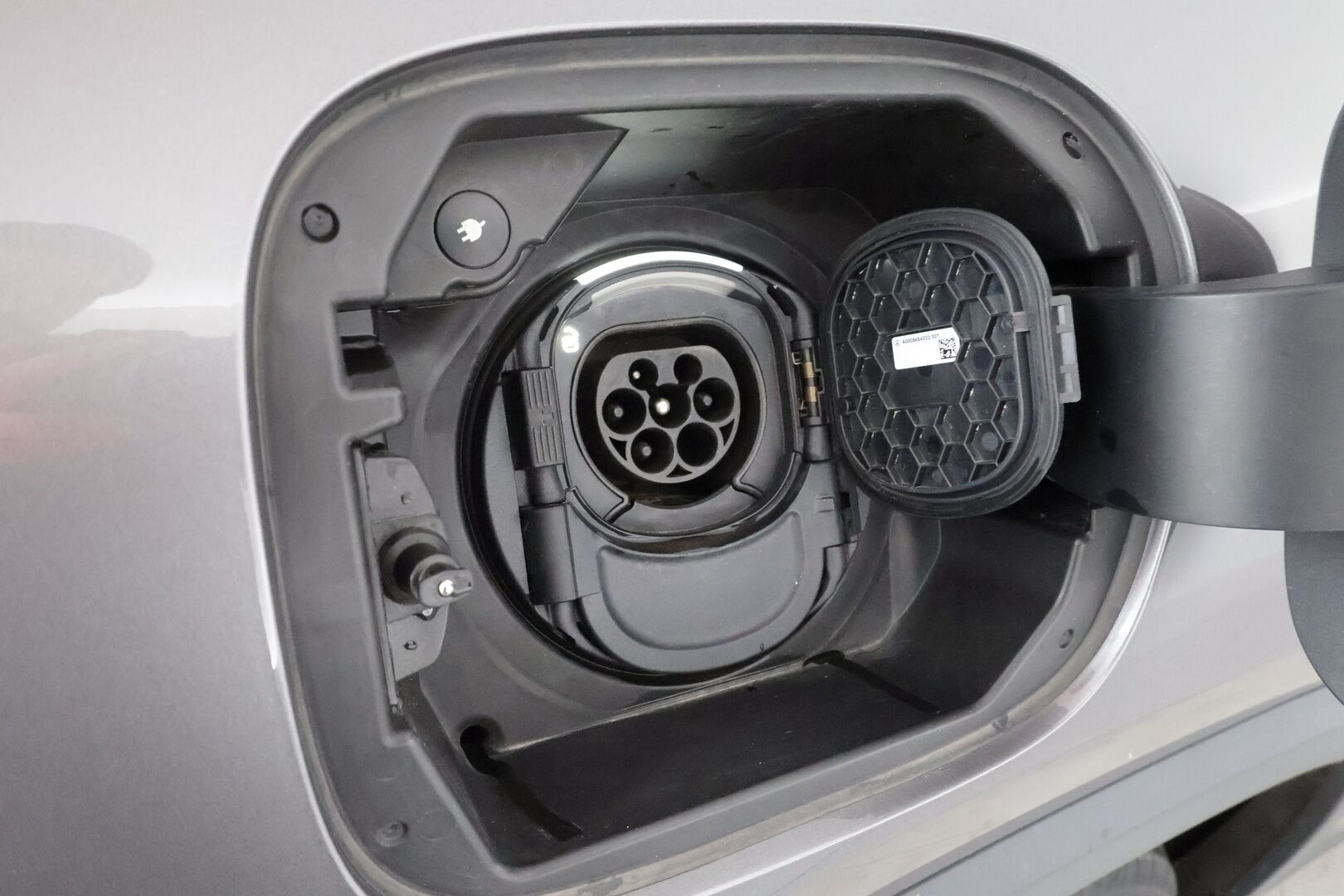 Mercedes-Benz GLA 2022 250 e A Business * Vakkari / Kaistavahti / P.Kamera / Puolinahat / LED / Sähköluukku / Lisälämmitin * - 1.Om Suomi-auto / Kahdet renkaat aluvanteilla / Juuri katsastettu - HULLUT AVAJAISHULINAT KORKOTARJOUS 3,29 %