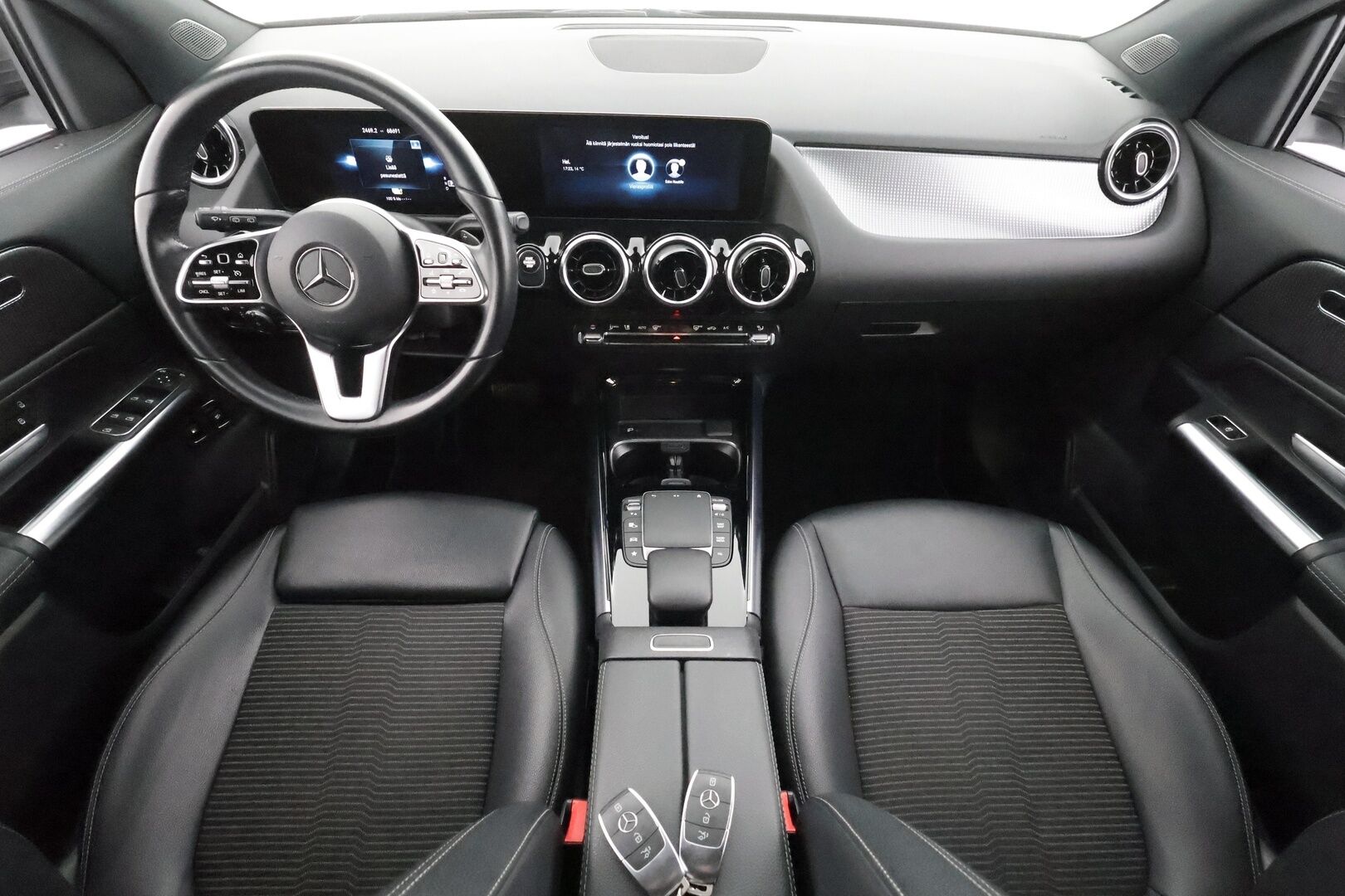 Mercedes-Benz GLA 2022 250 e A Business * Vakkari / Kaistavahti / P.Kamera / Puolinahat / LED / Sähköluukku / Lisälämmitin * - 1.Om Suomi-auto / Kahdet renkaat aluvanteilla / Juuri katsastettu - HULLUT AVAJAISHULINAT KORKOTARJOUS 3,29 %