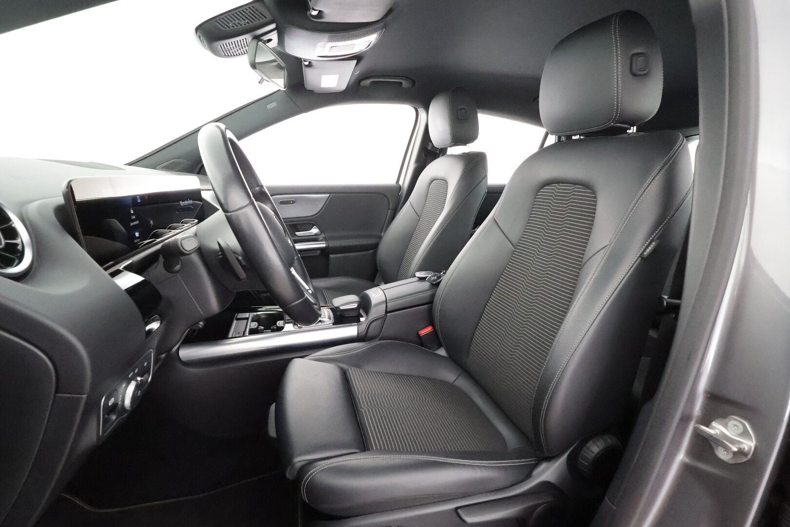 Mercedes-Benz GLA 2022 250 e A Business * Vakkari / Kaistavahti / P.Kamera / Puolinahat / LED / Sähköluukku / Lisälämmitin * - 1.Om Suomi-auto / Kahdet renkaat aluvanteilla / Juuri katsastettu - HULLUT AVAJAISHULINAT KORKOTARJOUS 3,29 %