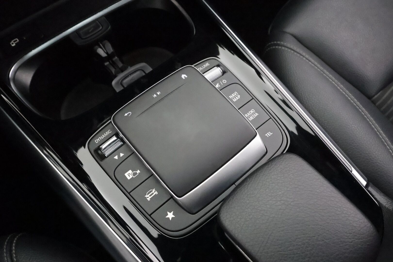 Mercedes-Benz GLA 2022 250 e A Business - Vakkari | Kaistavahti | P.Kamera | Puolinahat | LED | Sähköluukku | Lisälämmitin