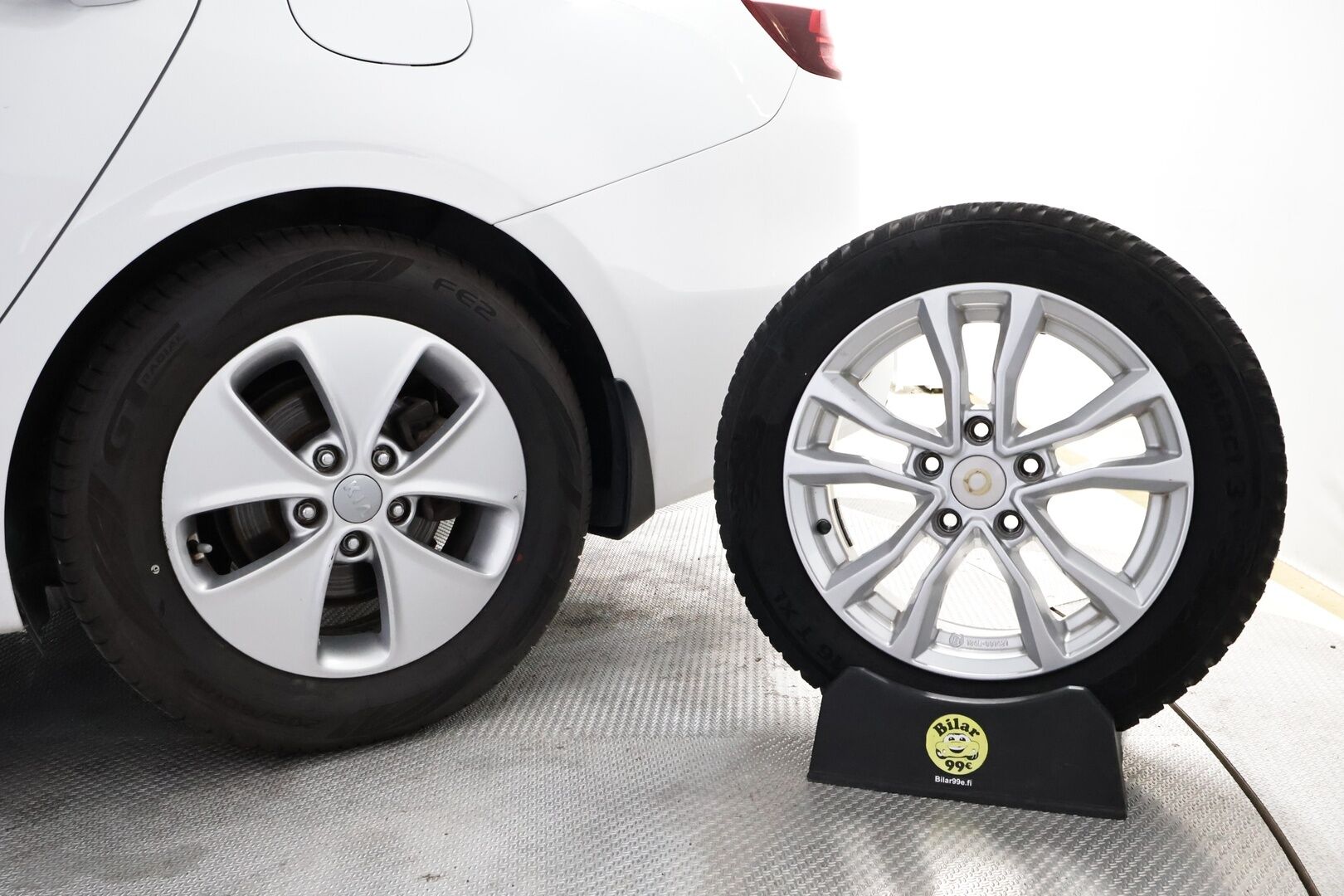 Kia Ceed 2022 1,5 T-GDI 160hv EX SW - Suomiauto | Vetokoukku | Peruutuskamera | Lohko&Sisäpistoke | Lane Assist | Apple&Android | Aut. Pitkät | Juuri tullut Tampereelle!