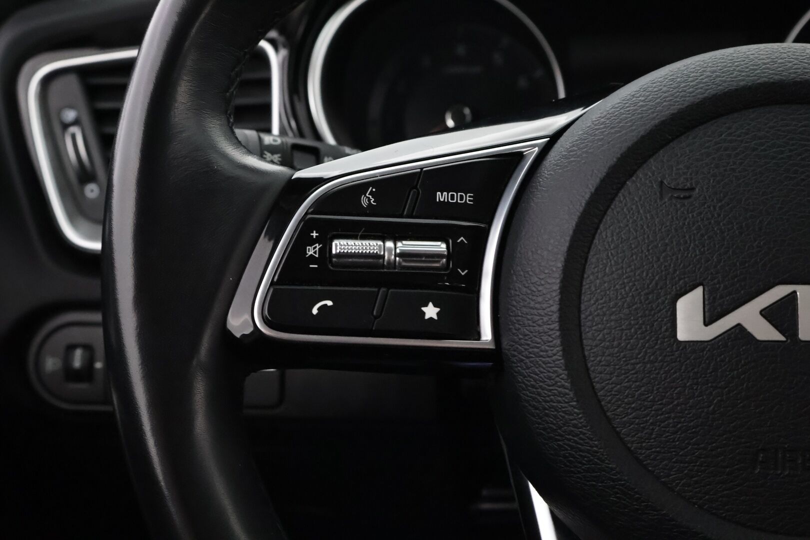 Kia Ceed 2022 1,5 T-GDI 160hv EX SW - Suomiauto | Vetokoukku | Peruutuskamera | Lohko&Sisäpistoke | Lane Assist | Apple&Android | Aut. Pitkät | Juuri tullut Tampereelle!