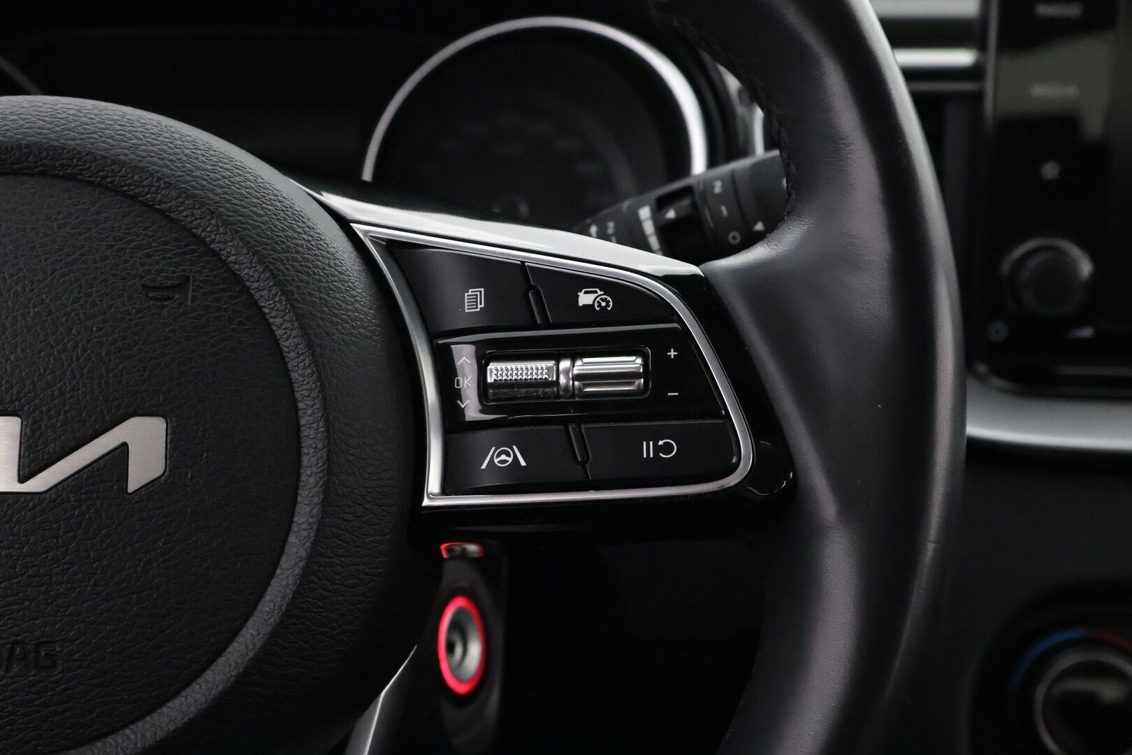 Kia Ceed 2022 1,5 T-GDI 160hv EX SW - Suomiauto | Vetokoukku | Peruutuskamera | Lohko&Sisäpistoke | Lane Assist | Apple&Android | Aut. Pitkät | Juuri tullut Tampereelle!