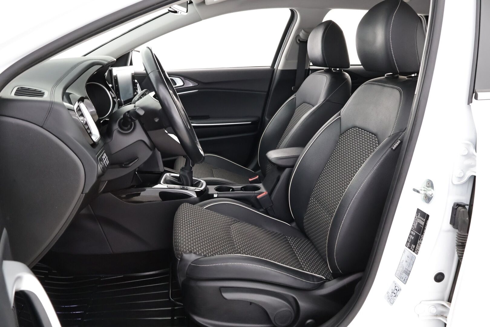 Kia Ceed 2022 1,5 T-GDI 160hv EX SW - Suomiauto | Vetokoukku | Peruutuskamera | Lohko&Sisäpistoke | Lane Assist | Apple&Android | Aut. Pitkät | Juuri tullut Tampereelle!