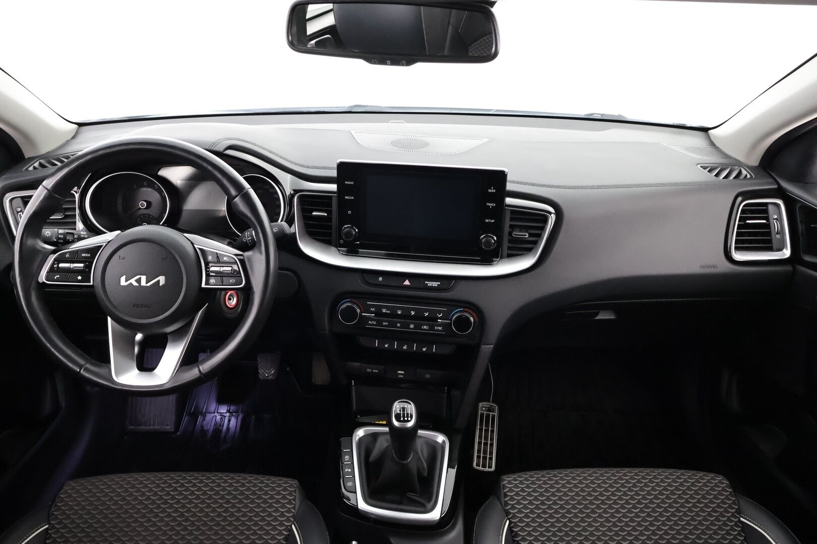 Kia Ceed 2022 1,5 T-GDI 160hv EX SW - Suomiauto | Vetokoukku | Peruutuskamera | Lohko&Sisäpistoke | Lane Assist | Apple&Android | Aut. Pitkät | Juuri tullut Tampereelle!