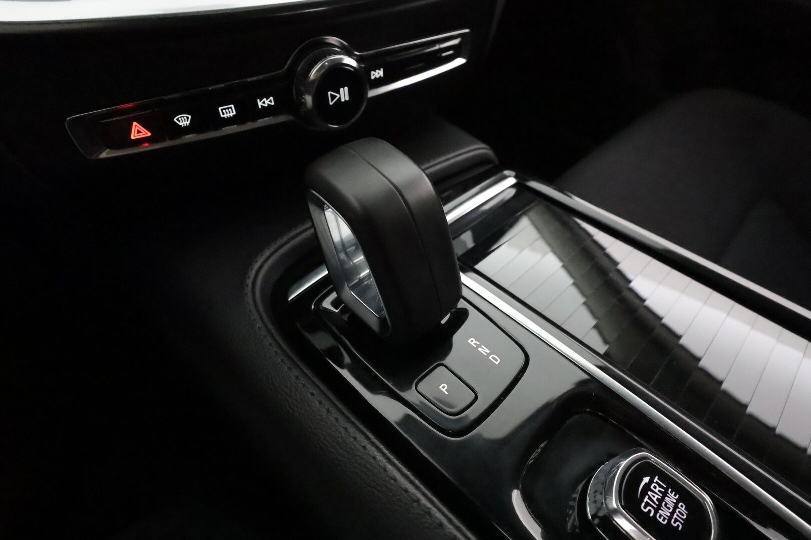 Volvo V60 2022 T6 AWD Long Range Inscription Expression Edition aut ** 1-Om Suomi auto / Adapt.vakkari / Koukku / Keyless - P.kamera / Apple&Android / Navi / Digimittari