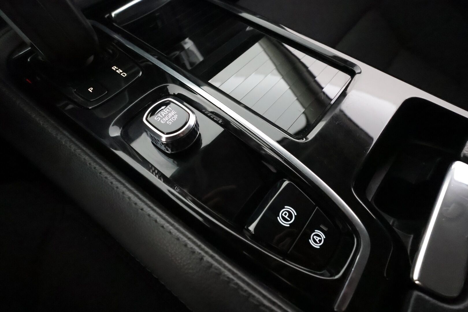 Volvo V60 2022 T6 AWD Long Range Inscription Expression Edition aut ** 1-Om Suomi auto / Adapt.vakkari / Koukku / Keyless - P.kamera / Apple&Android / Navi / Digimittari