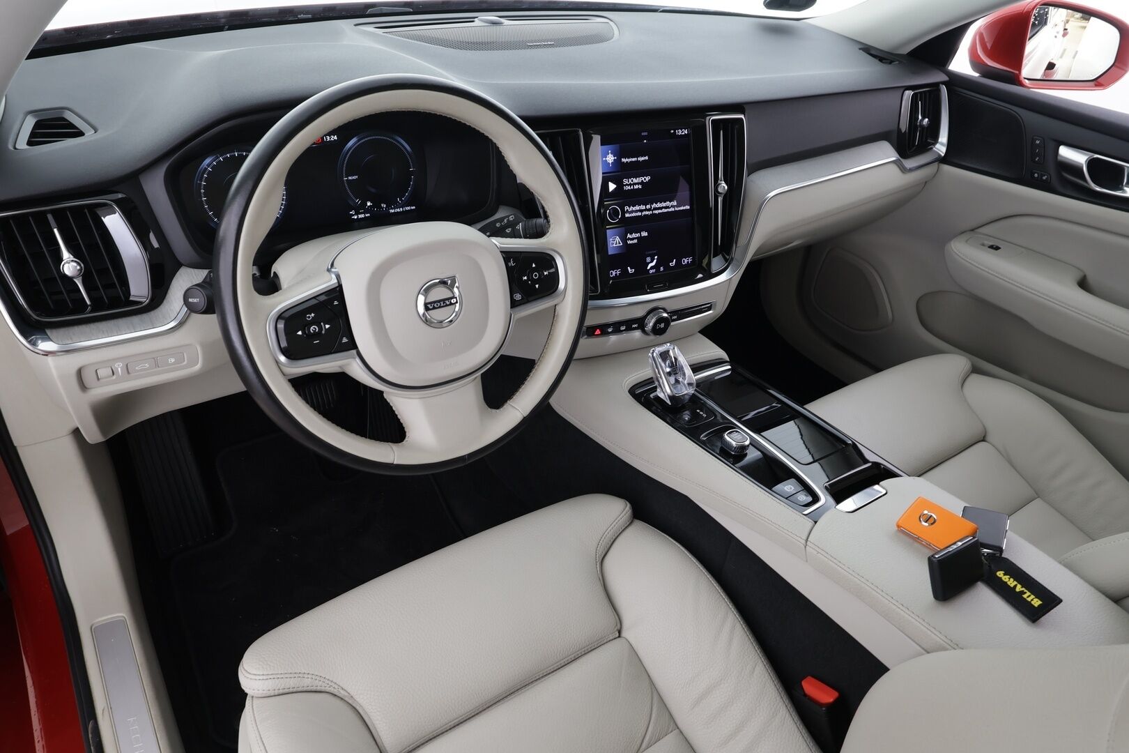 Volvo V60 2022 T6 AWD Long Range Inscription Edition aut * H&K / ACC / Webasto / Koukku / Muistipenkit / P.kamera / Sporttinahat * - 1.Om Suomi-auto / SoH 95,2 / 2x Vanteet - HULLUT AVAJAISHULINAT KORKOTARJOUS 3,29 %