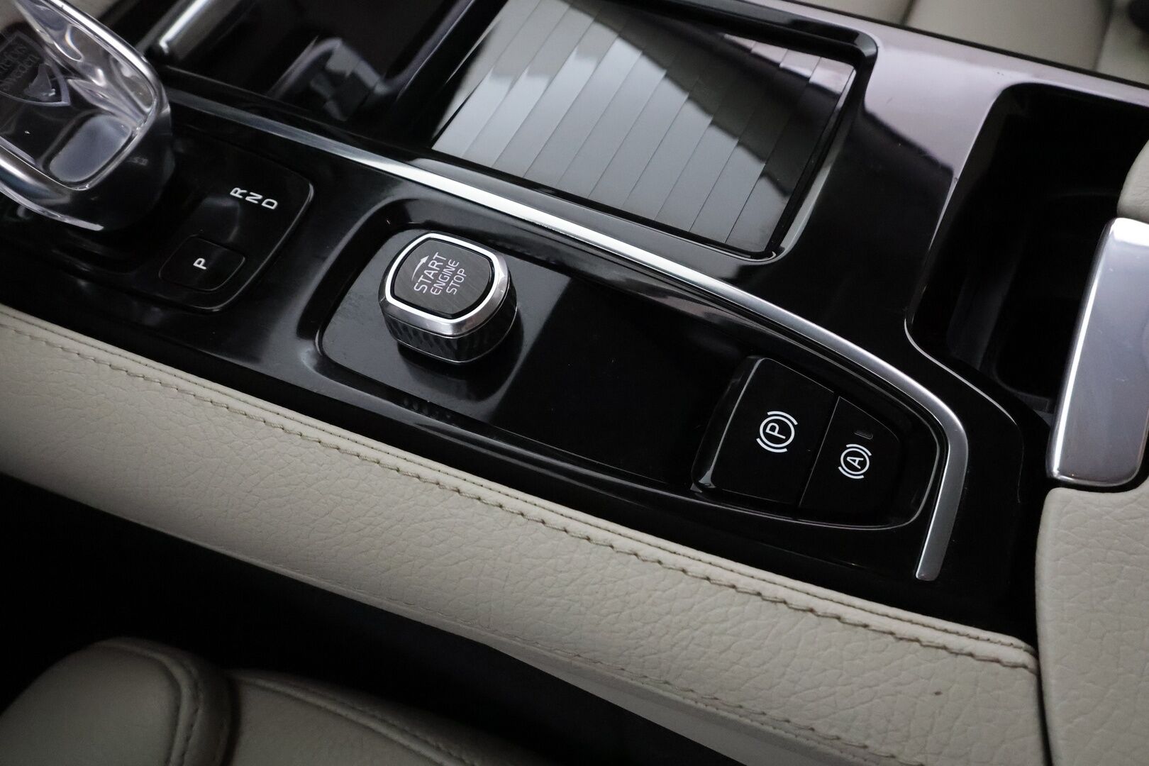 Volvo V60 2022 T6 AWD Long Range Inscription Edition aut * H&K / ACC / Webasto / Koukku / Muistipenkit / P.kamera / Sporttinahat * - 1.Om Suomi-auto / SoH 95,2 / 2x Vanteet - HULLUT AVAJAISHULINAT KORKOTARJOUS 3,29 %