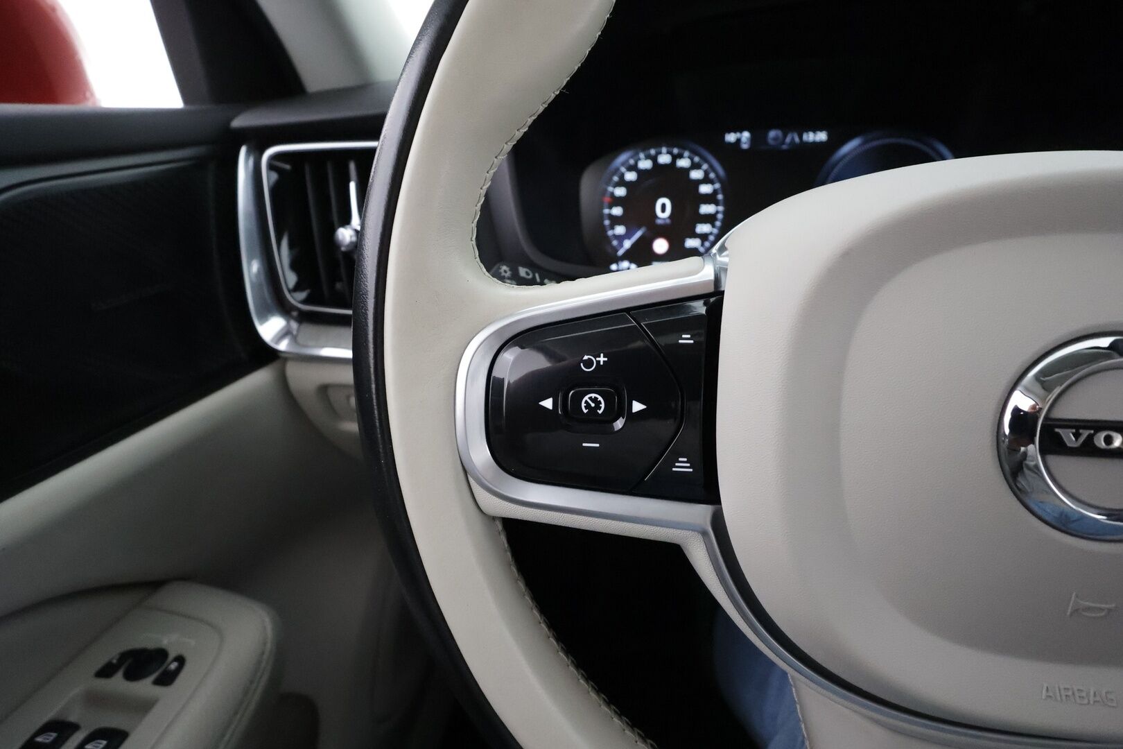 Volvo V60 2022 T6 AWD Long Range Inscription Edition aut * H&K / ACC / Webasto / Koukku / Muistipenkit / P.kamera / Sporttinahat * - 1.Om Suomi-auto / SoH 95,2 / 2x Vanteet - HULLUT AVAJAISHULINAT KORKOTARJOUS 3,29 %