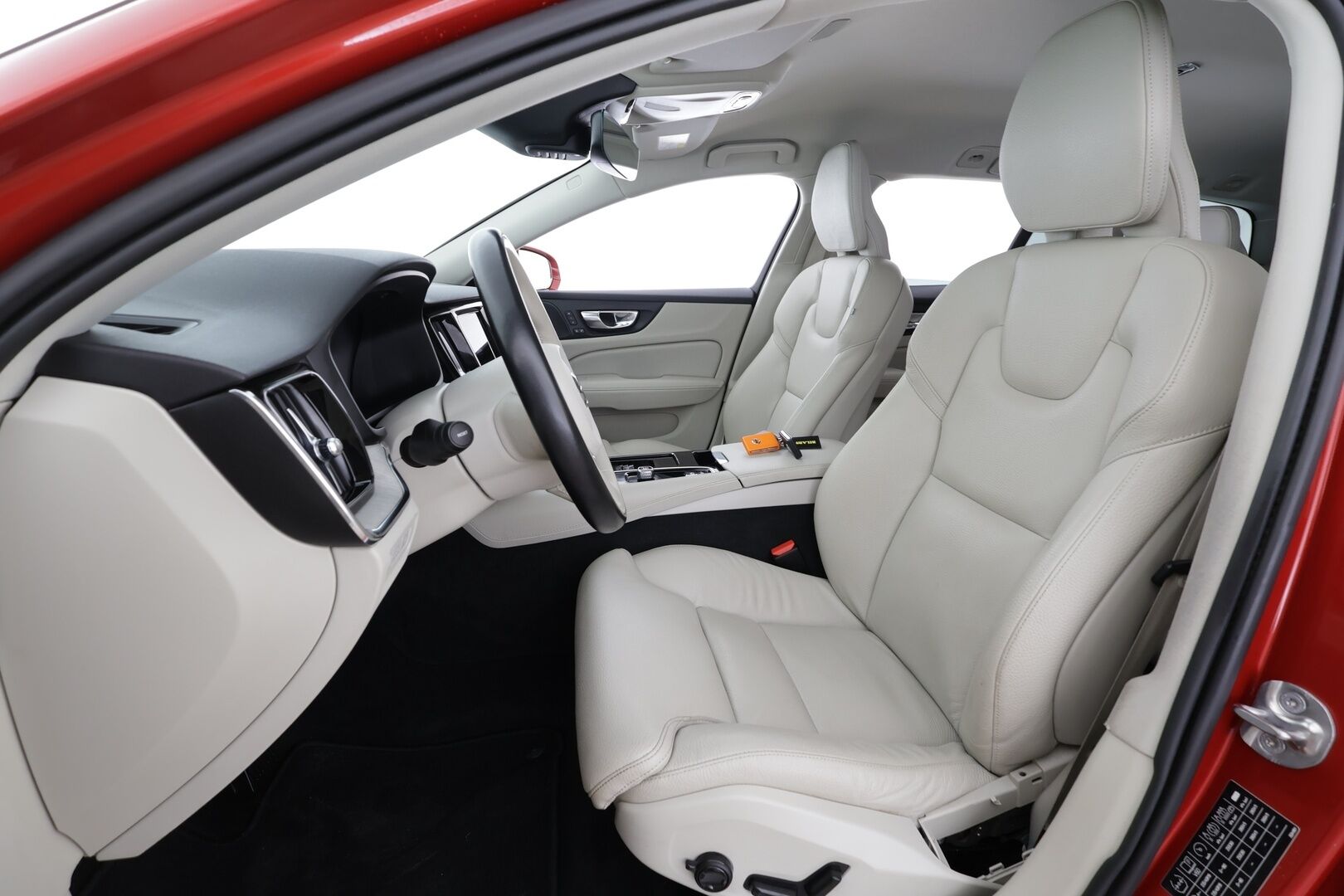 Volvo V60 2022 T6 AWD Long Range Inscription Edition aut * H&K / ACC / Webasto / Koukku / Muistipenkit / P.kamera / Sporttinahat * - 1.Om Suomi-auto / Akku kuntotarkastettu / 2x Vanteet