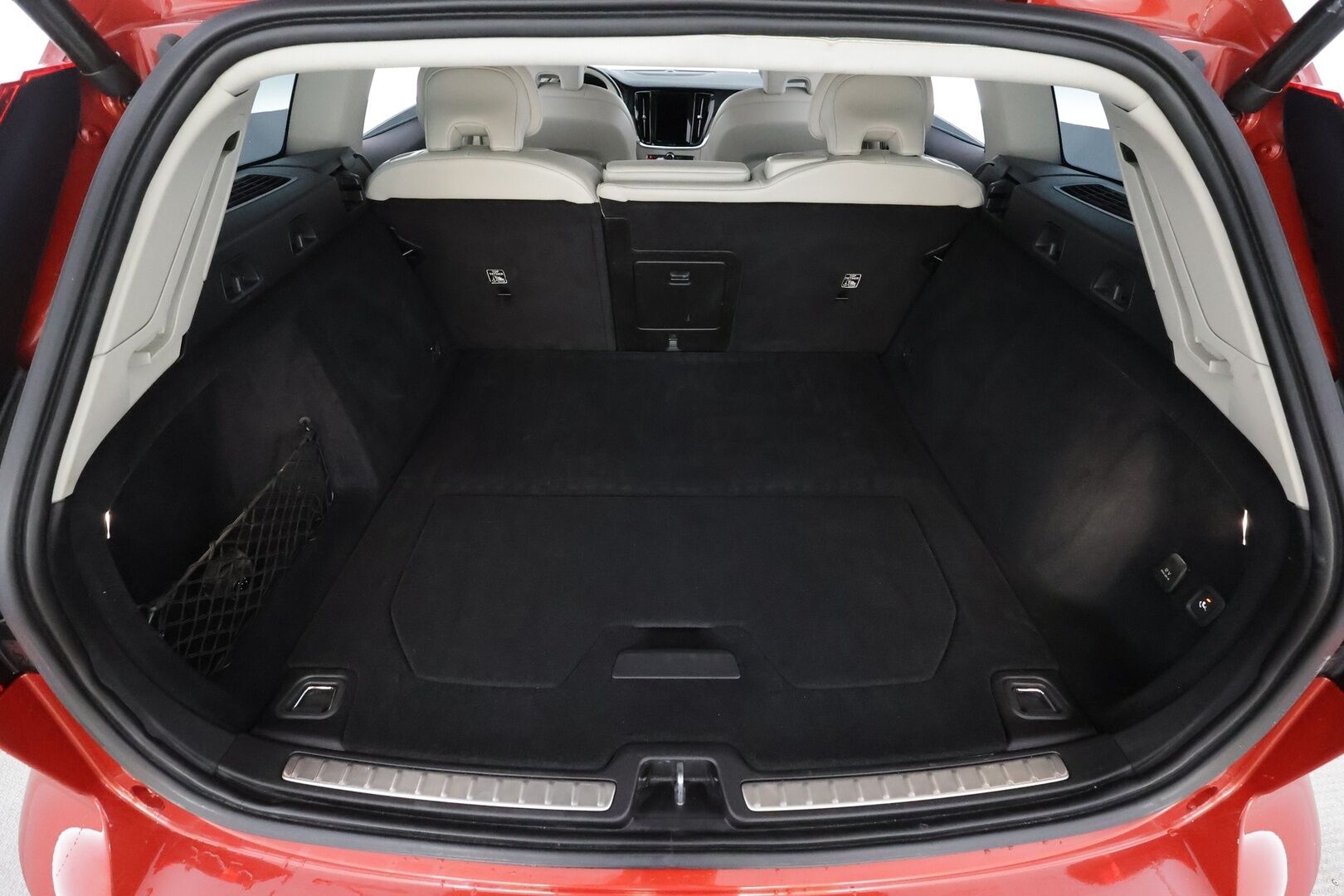 Volvo V60 2022 T6 AWD Long Range Inscription Edition aut * H&K / ACC / Webasto / Koukku / Muistipenkit / P.kamera / Sporttinahat * - 1.Om Suomi-auto / SoH 95,2 % / 2x Vanteet - HULLUT AVAJAISHULINAT KORKOTARJOUS 3,29 %