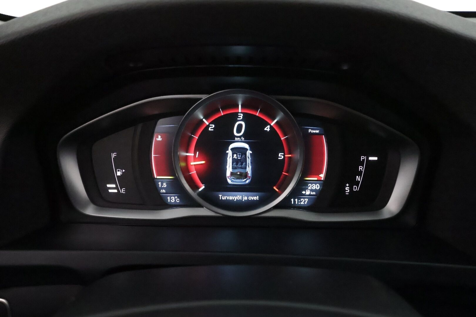 Volvo V60 2015 D4 AWD Ocean Race aut *Webasto / Vakkari / Koukku / P.tutkat / Digimittaristo / Nahat / BLIS* - Kahdet renkaat aluvanteilla / Juuri huollettu!