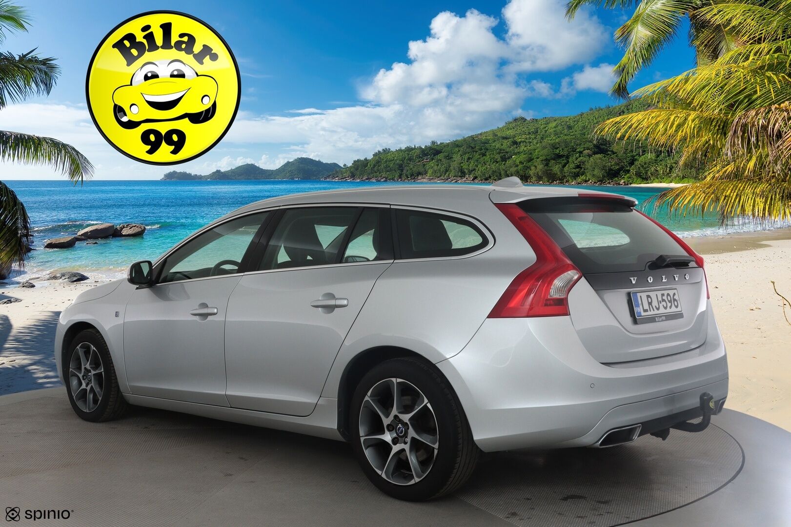 Volvo V60 2015 D4 AWD Ocean Race aut *Webasto / Vakkari / Koukku / P.tutkat / Digimittaristo / Nahat / BLIS* - Kahdet renkaat aluvanteilla / Juuri huollettu!