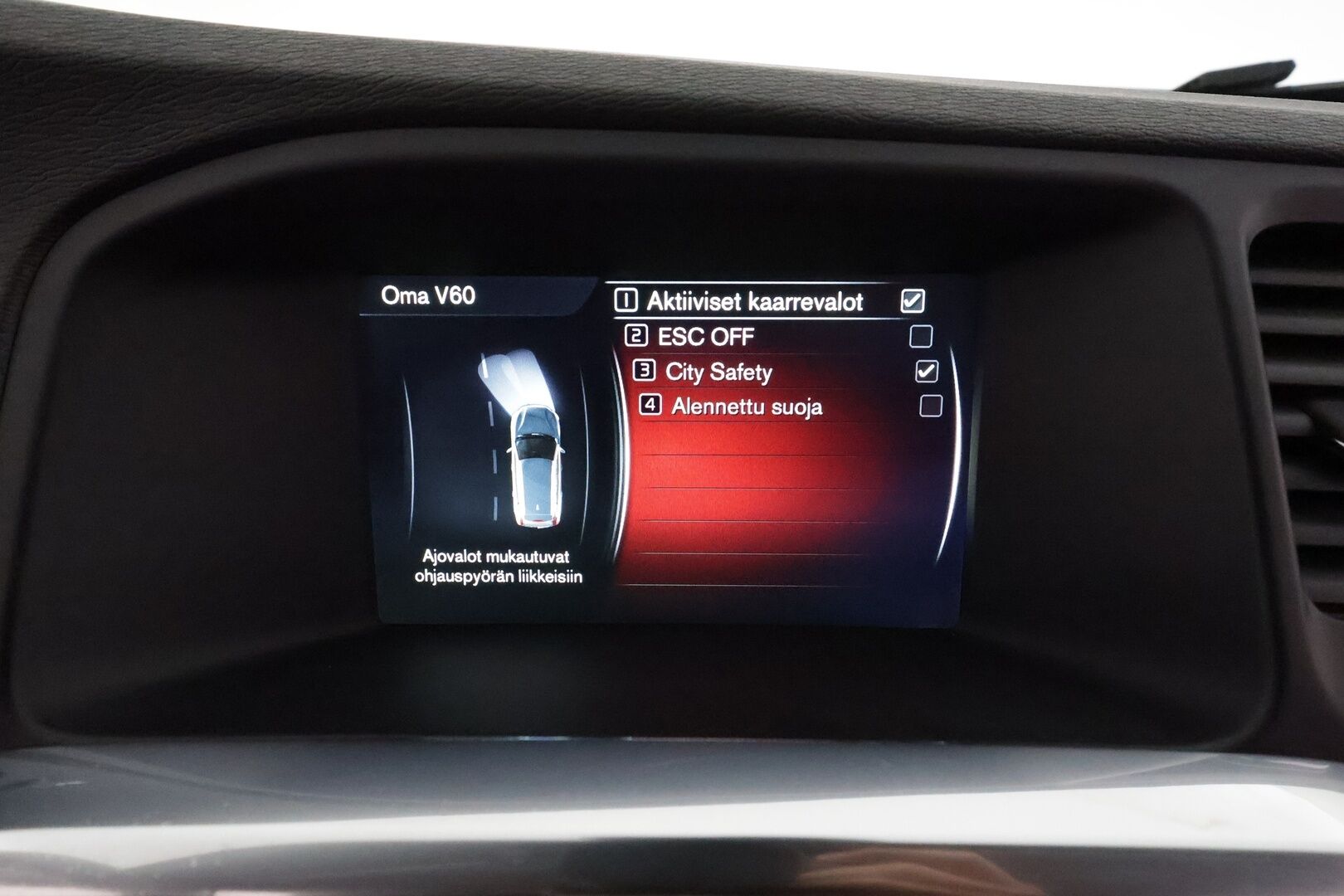 Volvo V60 2015 D4 AWD Ocean Race aut *Webasto / Vakkari / Koukku / P.tutkat / Digimittaristo / Nahat / BLIS* - Kahdet renkaat aluvanteilla / Juuri huollettu!