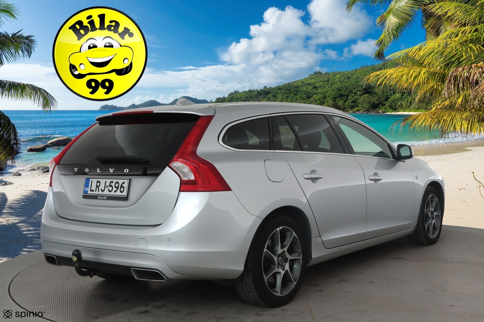 Volvo V60 2015 D4 AWD Ocean Race aut *Webasto / Vakkari / Koukku / P.tutkat / Digimittaristo / Nahat / BLIS* - Kahdet renkaat aluvanteilla / Juuri huollettu!