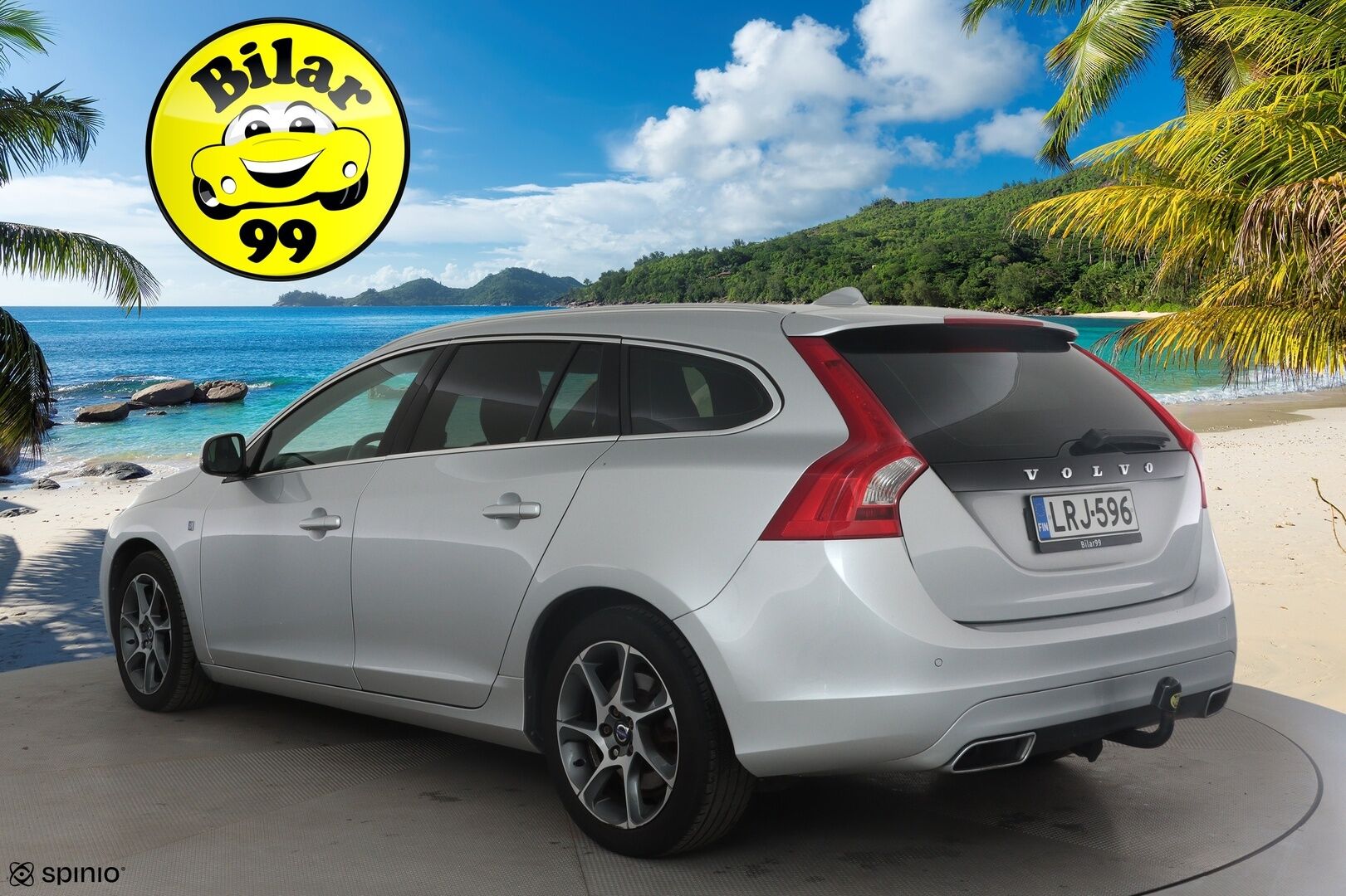 Volvo V60 2015 D4 AWD Ocean Race aut *Webasto / Vakkari / Koukku / P.tutkat / Digimittaristo / Nahat / BLIS* - Kahdet renkaat aluvanteilla / Juuri huollettu!