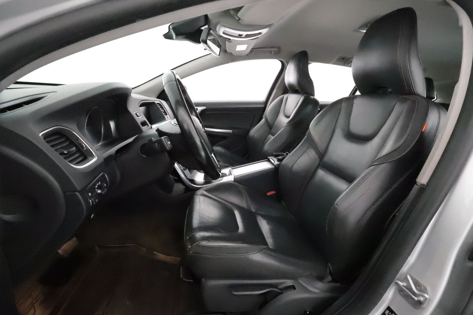 Volvo V60 2015 D4 AWD Ocean Race aut *Webasto / Vakkari / Koukku / P.tutkat / Digimittaristo / Nahat / BLIS* - Kahdet renkaat aluvanteilla / Juuri huollettu!