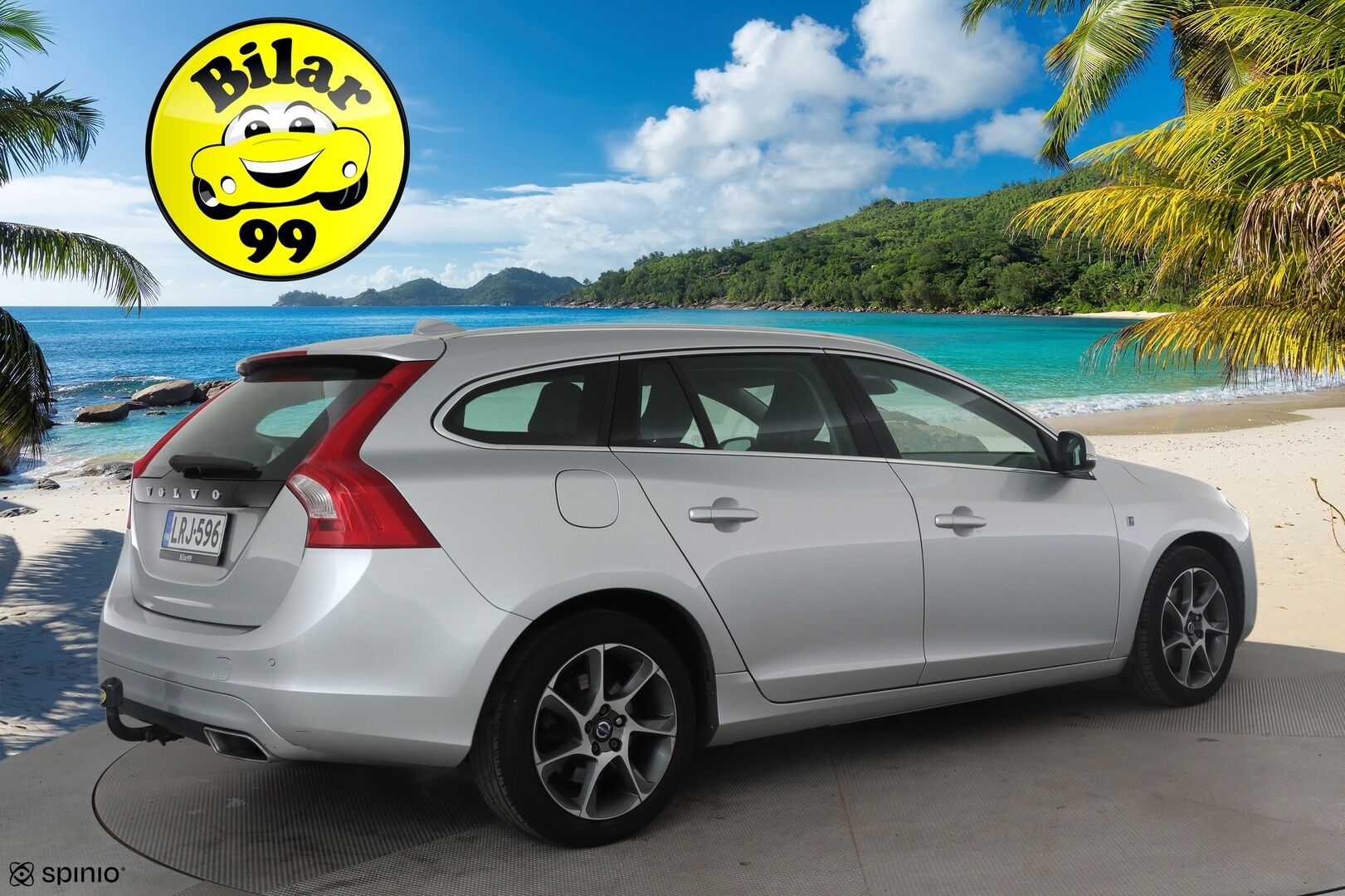 Volvo V60 2015 D4 AWD Ocean Race aut *Webasto / Vakkari / Koukku / P.tutkat / Digimittaristo / Nahat / BLIS* - Kahdet renkaat aluvanteilla / Juuri huollettu!
