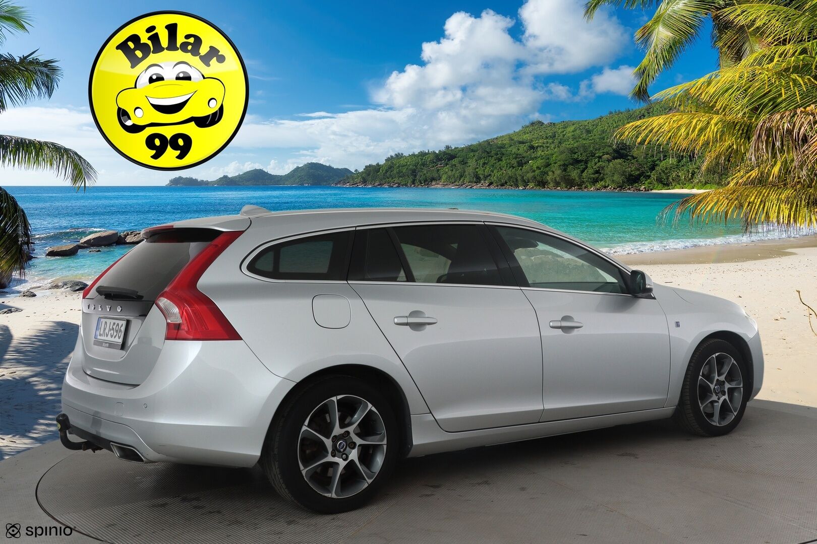Volvo V60 2015 D4 AWD Ocean Race aut *Webasto / Vakkari / Koukku / P.tutkat / Digimittaristo / Nahat / BLIS* - Kahdet renkaat aluvanteilla / Juuri huollettu!