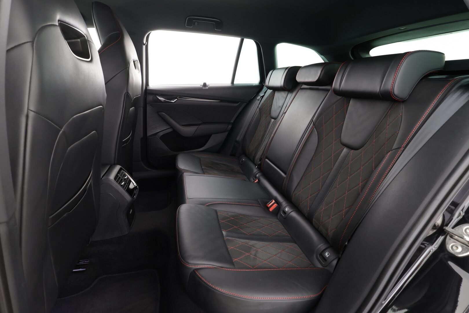 Skoda Octavia 2022 Combi 1.4 TSI PHEV RS iV DSG * ACC / Webasto / Matrix-LED / Hierovat muistipenkit / P.Kamera * - 1.Om Suomi-auto / 2x Lataus / Kahdet Renkaat