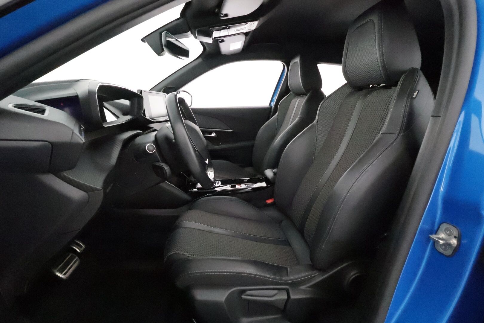 Peugeot e-2008 2022 GT 136 Aut **Lämpöpumppu / Adapt.Vakkari / Full LED / P.kamera / Kaistavahti / Katveavustin** - 1-om Suomi-auto / 2x Latauskaapelit / Kahdet Renkaat