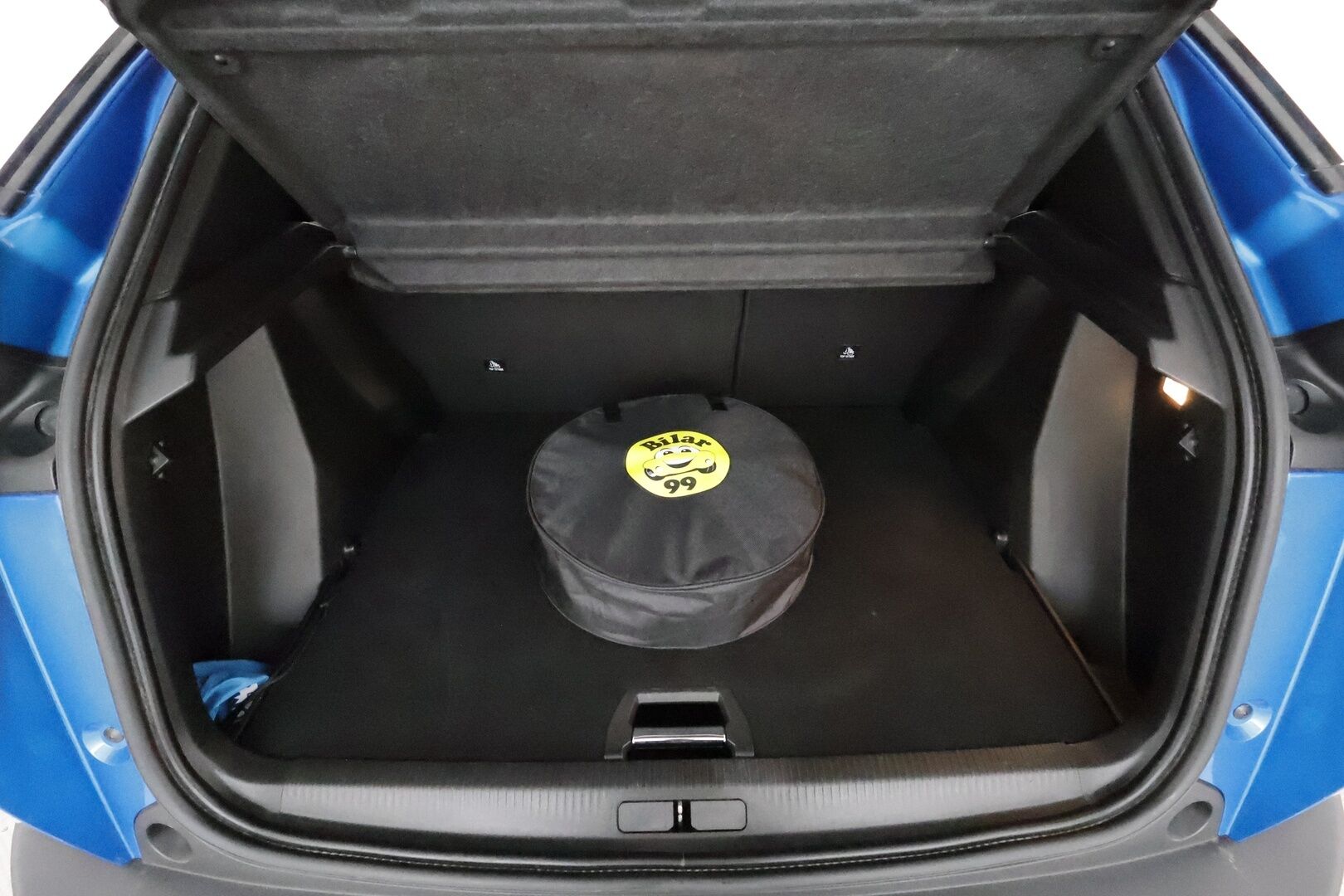 Peugeot e-2008 2022 GT 136 Aut **Lämpöpumppu / Adapt.Vakkari / Full LED / P.kamera / Kaistavahti / Katveavustin** - 1-om Suomi-auto / 2x Latauskaapelit / Kahdet Renkaat