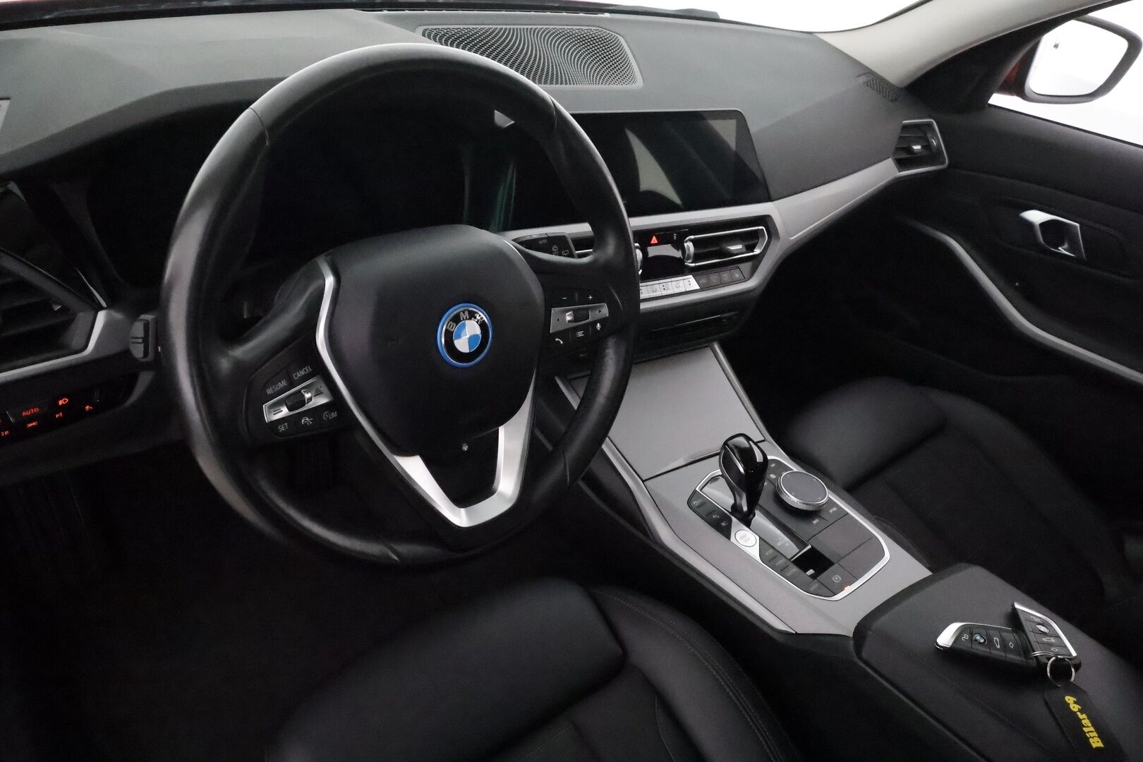 BMW 320 2022 G21 Touring 320e xDrive A Charged Edition **Adapt.Vakkari / P.Tutkat / LED-valot / Sporttipenkit / Koukku / HiFi** - 1-om Suomi-auto / 2x Latauskaapelit / Kahdet Nokian Renkaat 