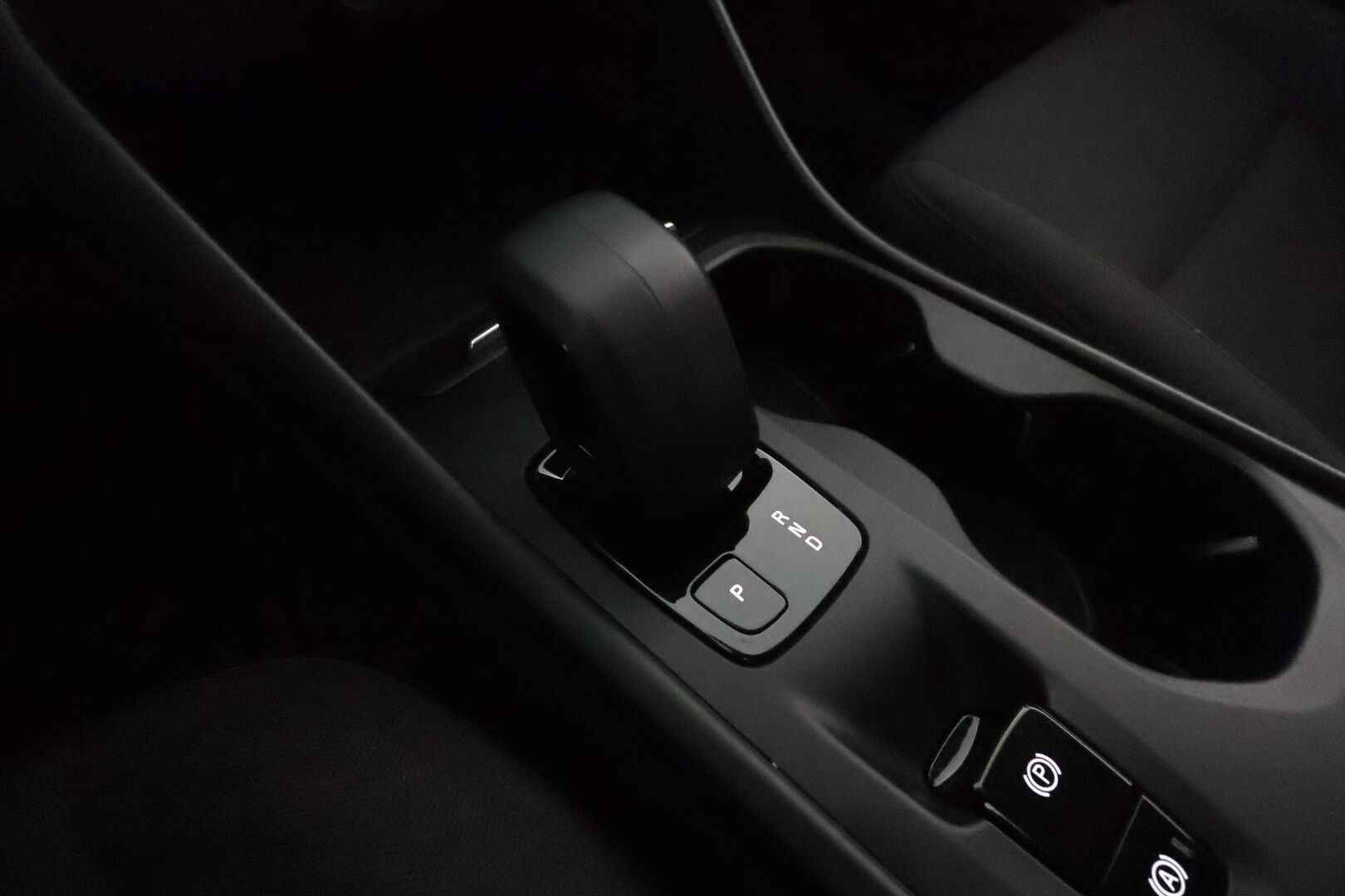 Volvo XC40 2022 T3 Business Edition aut. *Vakkari / P.kamera / Webasto / LED / Koukku / KeylessGo* - 3,99 % KORKOTARJOUS TÄHÄN AUTOON 28.9. ASTI! - 1.Om Suomi-auto / Kahdet renkaat aluvanteilla / Juuri huollettu!