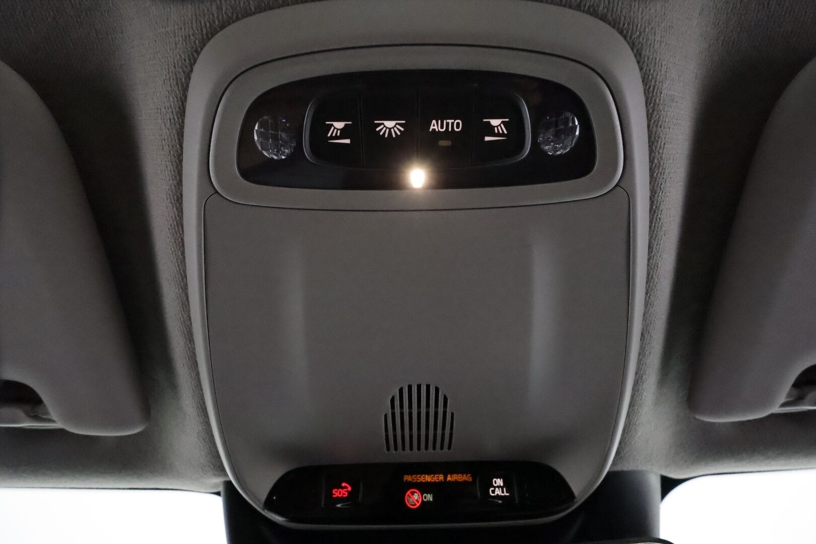 Volvo XC40 2022 T3 Business Edition aut. *Vakkari / P.kamera / Webasto / LED / Koukku / KeylessGo* - 3,99 % KORKOTARJOUS TÄHÄN AUTOON 28.9. ASTI! - 1.Om Suomi-auto / Kahdet renkaat aluvanteilla / Juuri huollettu!