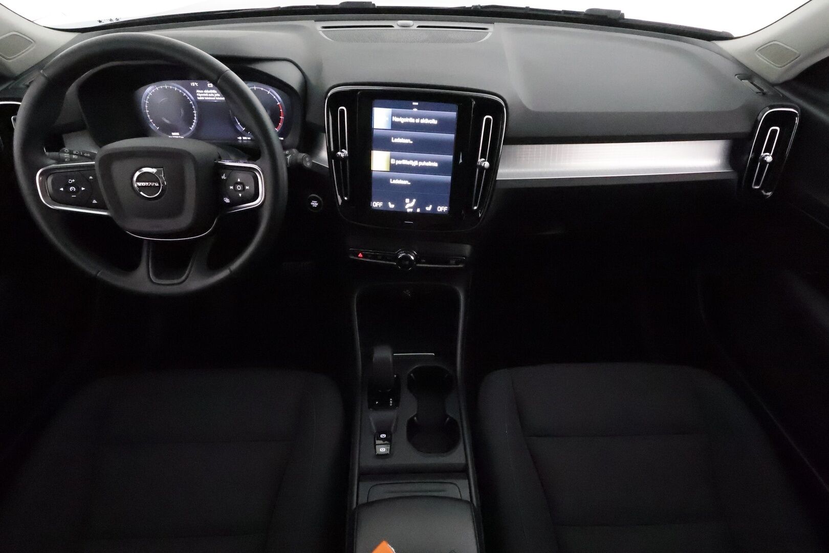 Volvo XC40 2022 T3 Business Edition aut. *Vakkari / P.kamera / Webasto / LED / Koukku / KeylessGo* - 3,99 % KORKOTARJOUS TÄHÄN AUTOON 28.9. ASTI! - 1.Om Suomi-auto / Kahdet renkaat aluvanteilla / Juuri huollettu!