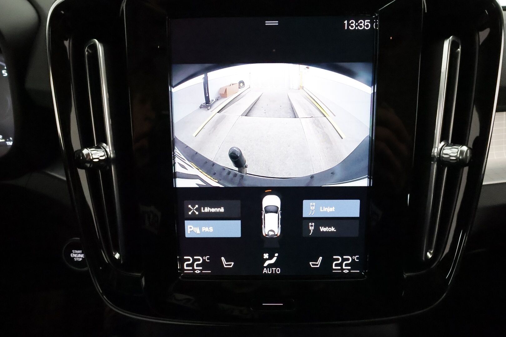Volvo XC40 2022 T3 Business Edition aut. *Vakkari / P.kamera / Webasto / LED / Koukku / KeylessGo* - 3,99 % KORKOTARJOUS TÄHÄN AUTOON 28.9. ASTI! - 1.Om Suomi-auto / Kahdet renkaat aluvanteilla / Juuri huollettu!