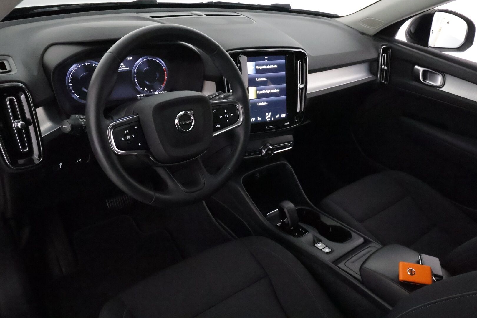 Volvo XC40 2022 T3 Business Edition aut. *Vakkari / P.kamera / Webasto / LED / Koukku / KeylessGo* - 3,99 % KORKOTARJOUS TÄHÄN AUTOON 28.9. ASTI! - 1.Om Suomi-auto / Kahdet renkaat aluvanteilla / Juuri huollettu!