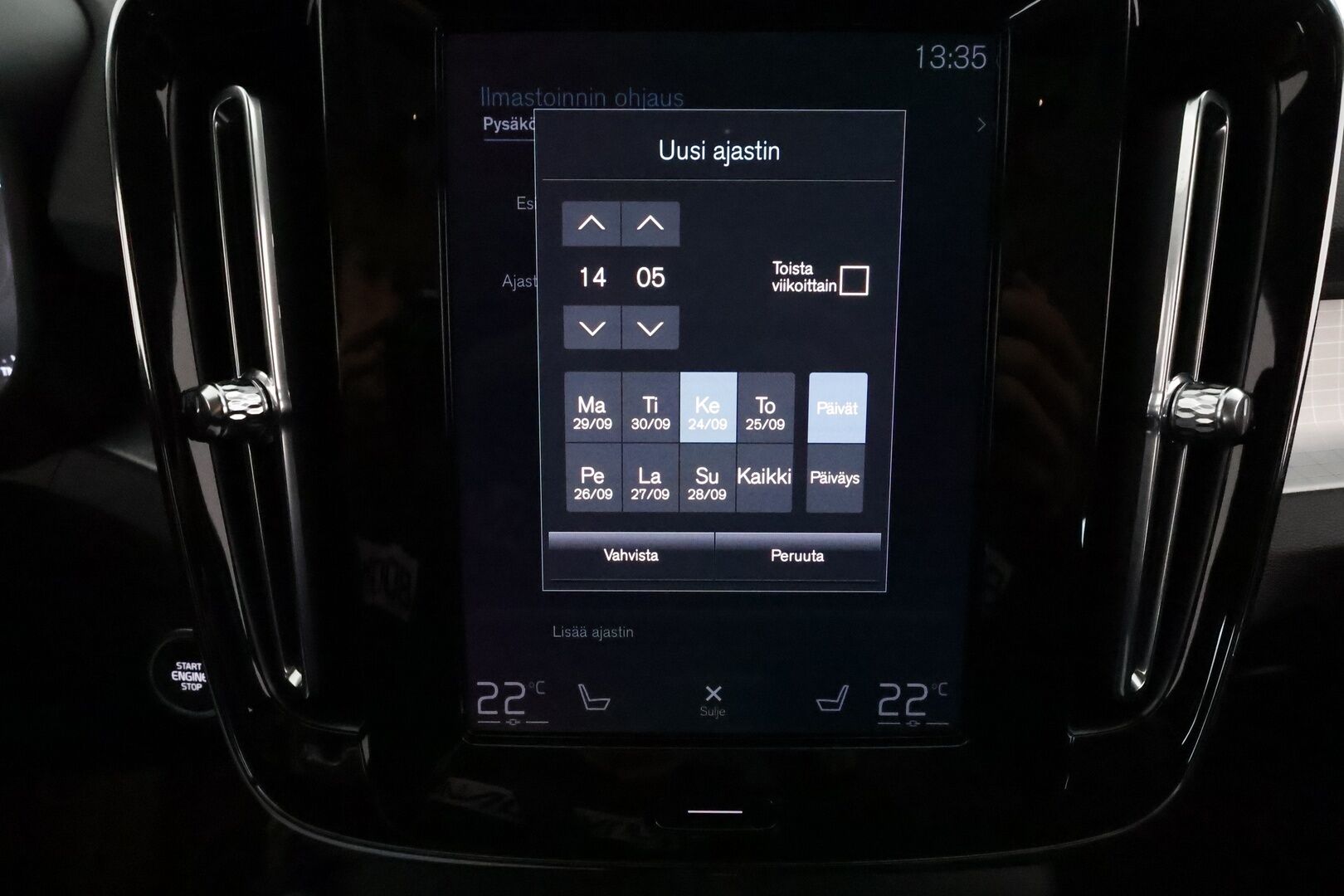 Volvo XC40 2022 T3 Business Edition aut. *Vakkari / P.kamera / Webasto / LED / Koukku / KeylessGo* - 3,99 % KORKOTARJOUS TÄHÄN AUTOON 28.9. ASTI! - 1.Om Suomi-auto / Kahdet renkaat aluvanteilla / Juuri huollettu!